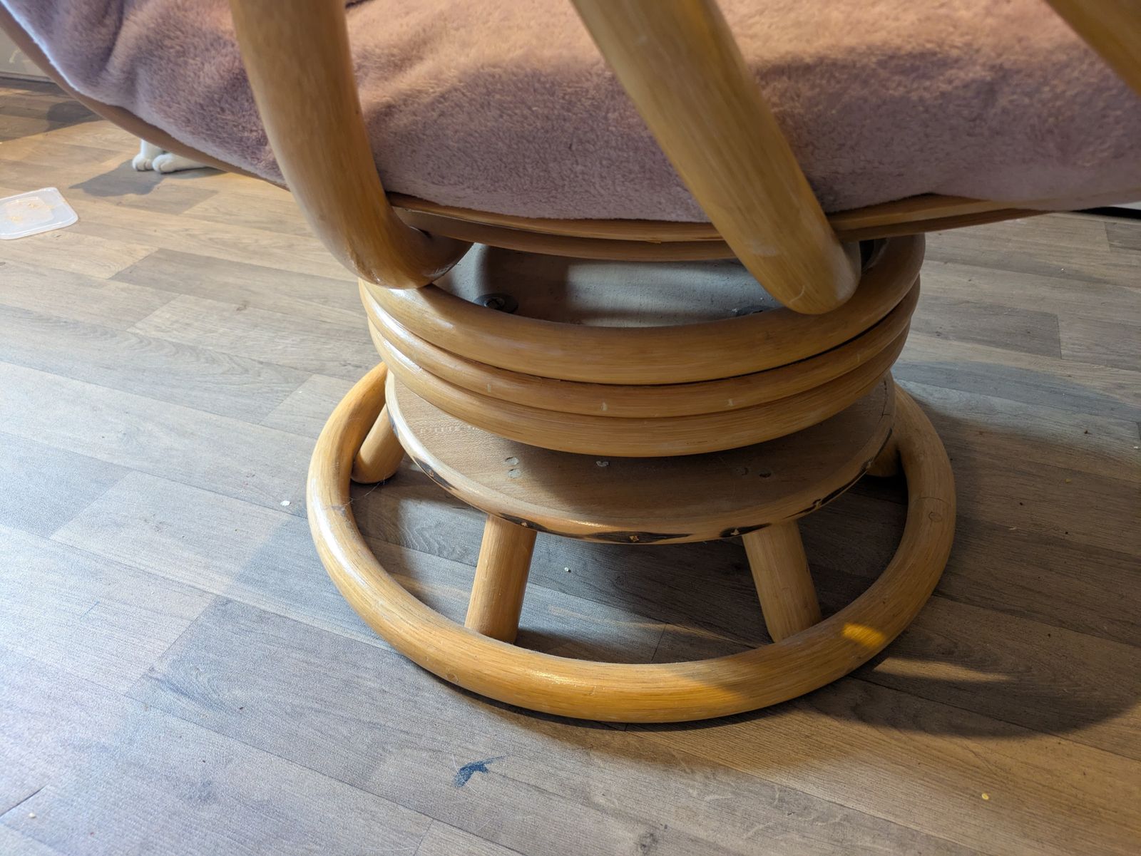photo furniture Angraves Vintage Bamboo Rocking Egg Chair