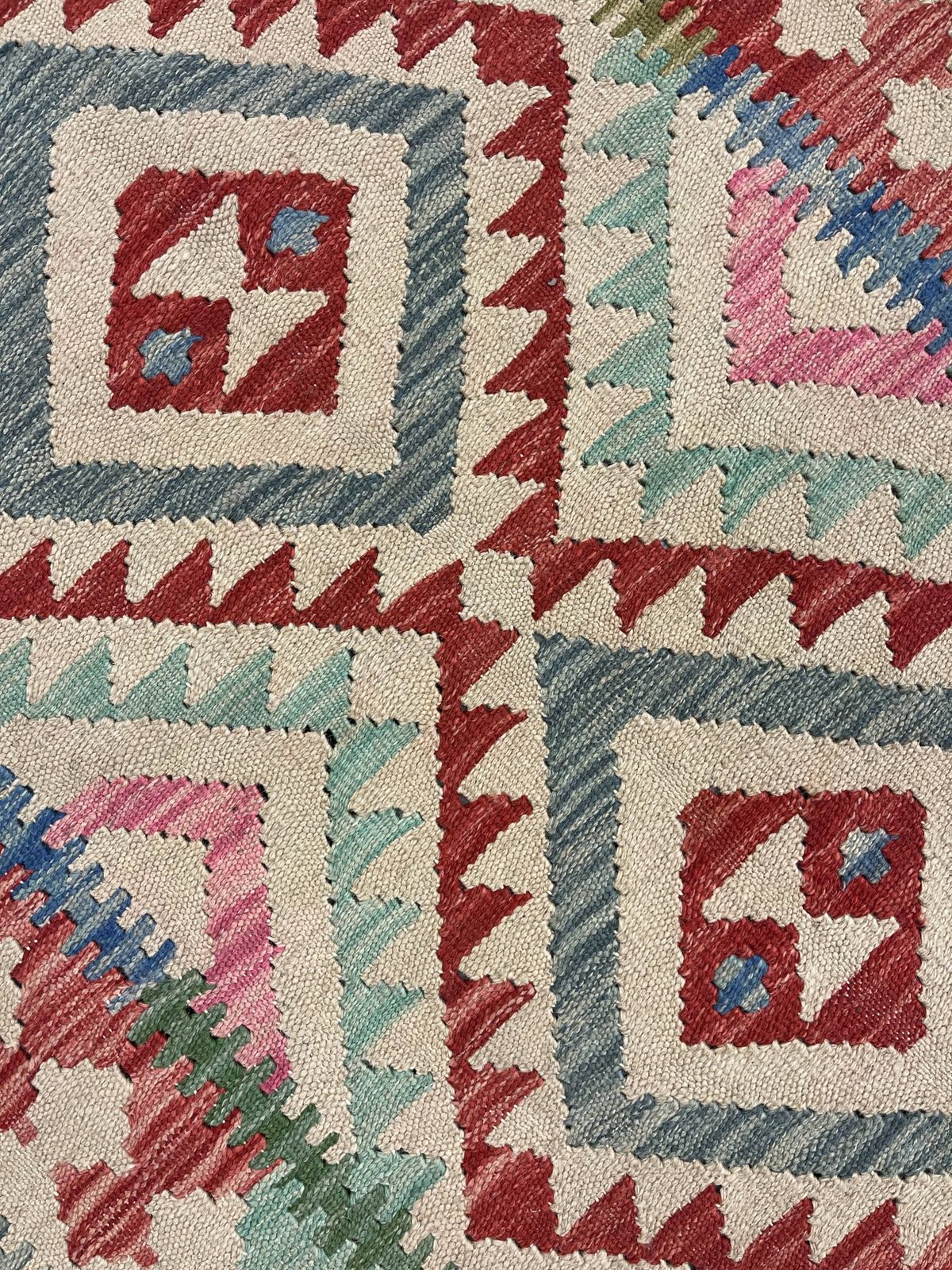 photo furniture Beige And Pink Geometric Kilim Rug