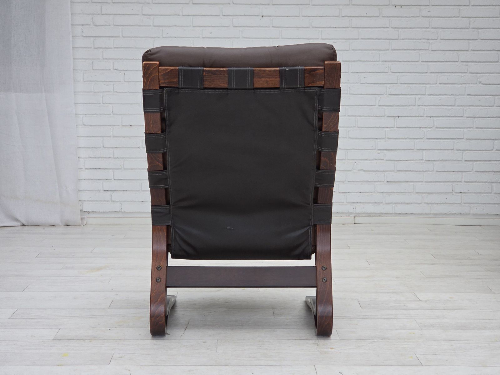 photo vinterior 1970s, Norwegian Design By Erde & Nordhal Solheim, Lounge Chair, Model "Kengu".