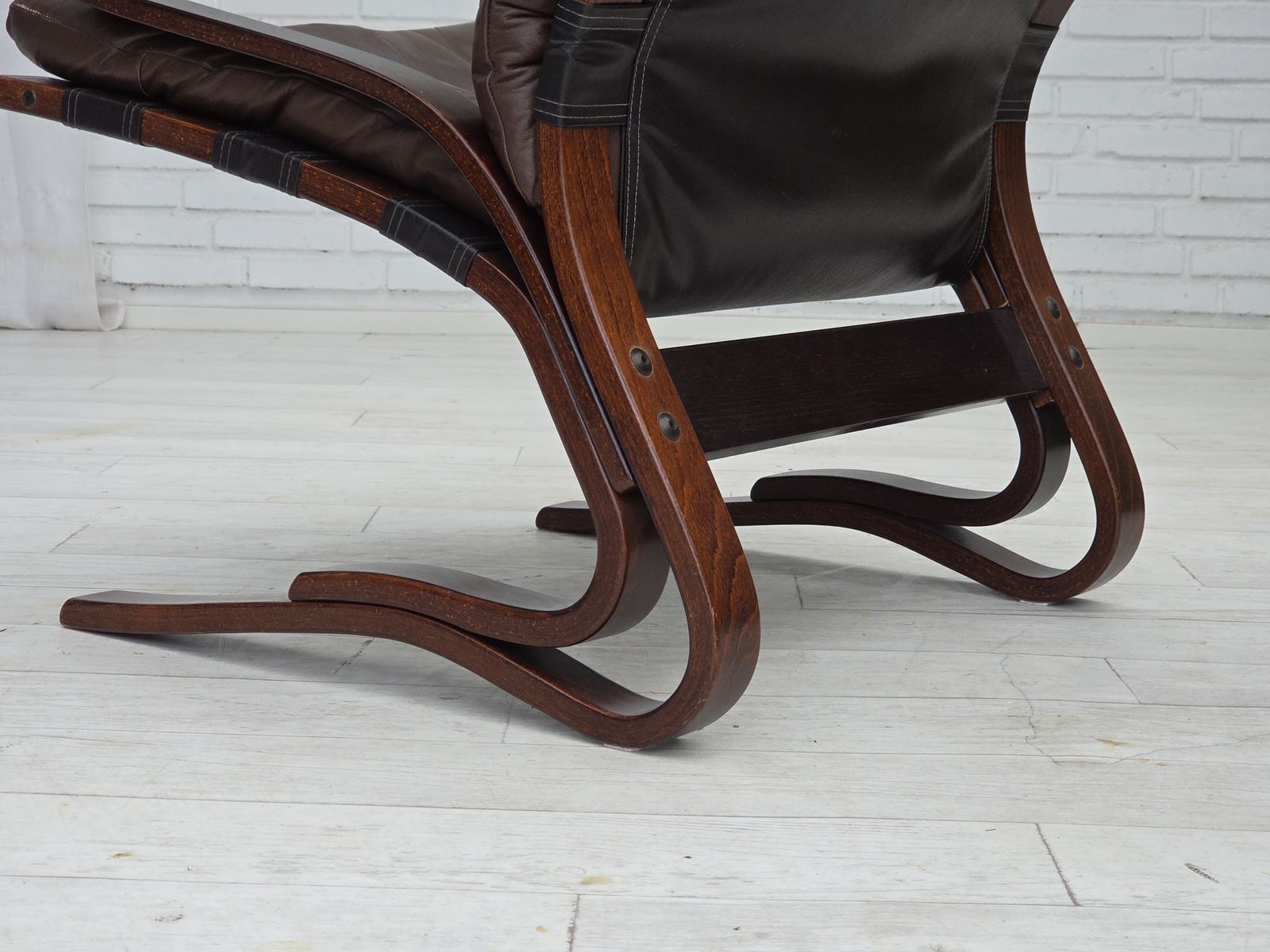 photo vintage 1970s, Norwegian Design By Erde & Nordhal Solheim, Lounge Chair, Model "Kengu".