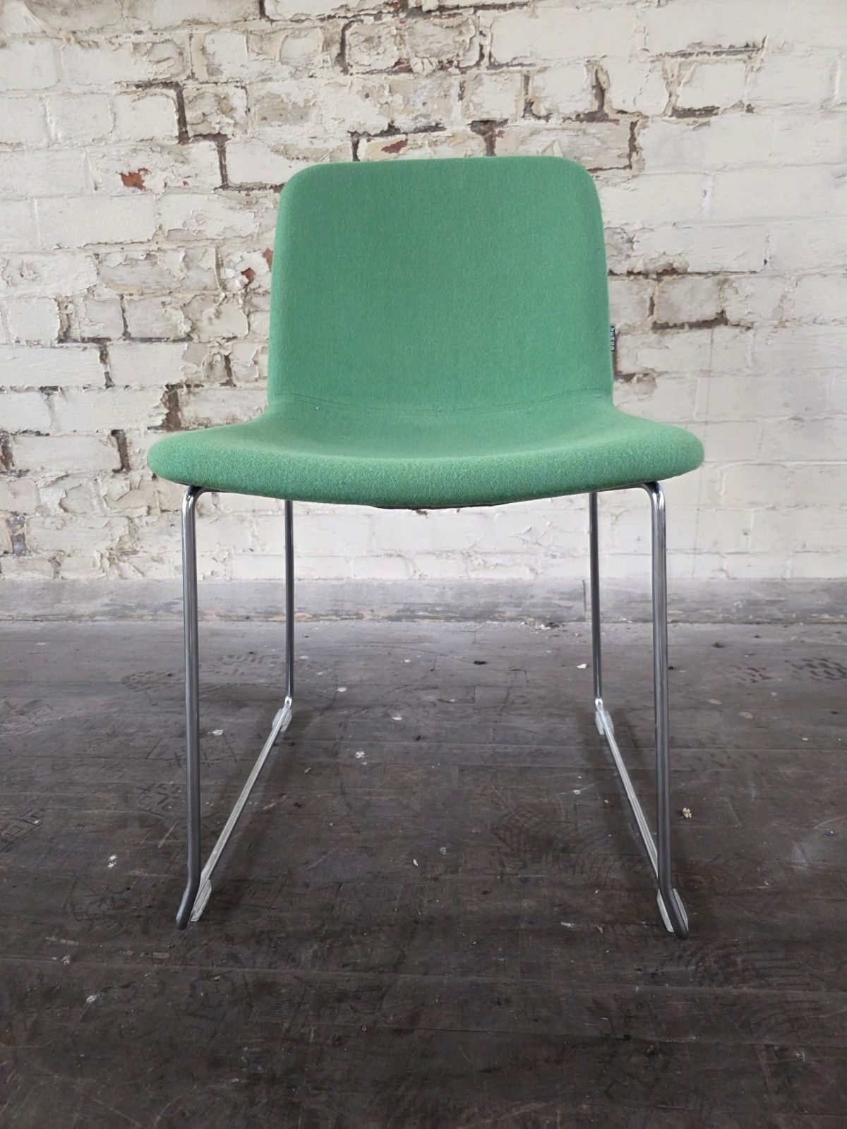 100.0 Verco Metal Base Office Chair In Green photo