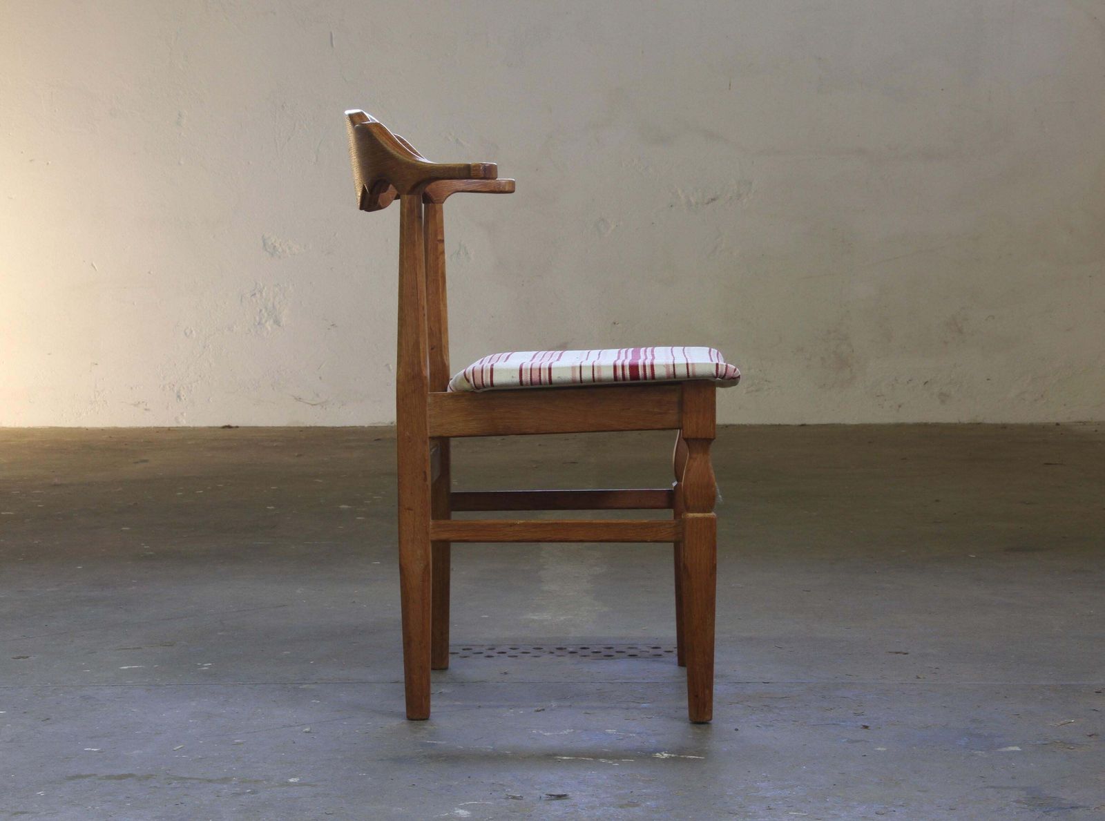 photo furniture Vintage 60s Set Of 6 Solid Oak Danish Design Dining Room Chairs, Kjærnulf Style
