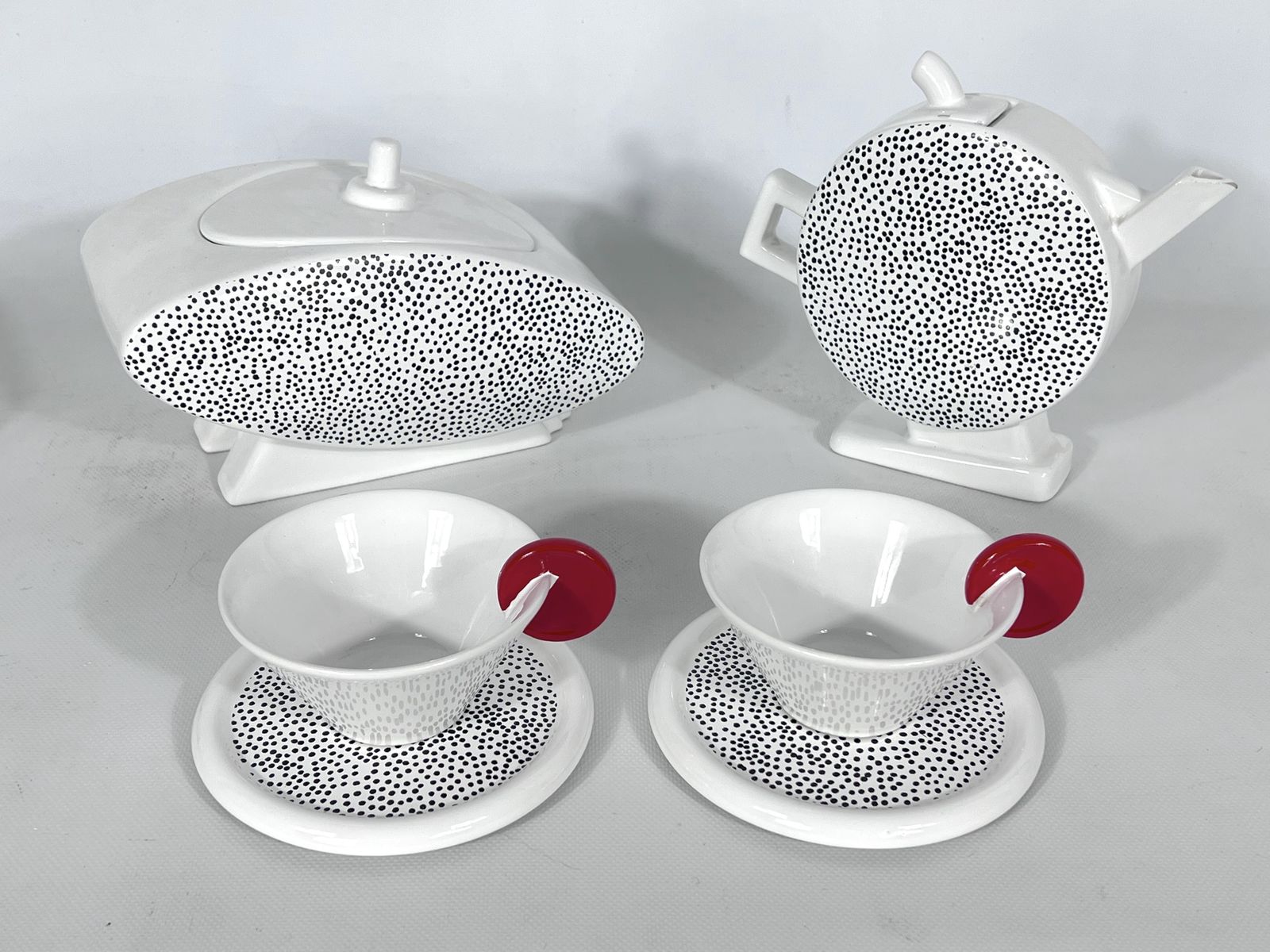 Ceramic Tea Set By Mas For Memphis Milano, 1980s, Set Of 7 photo for sale