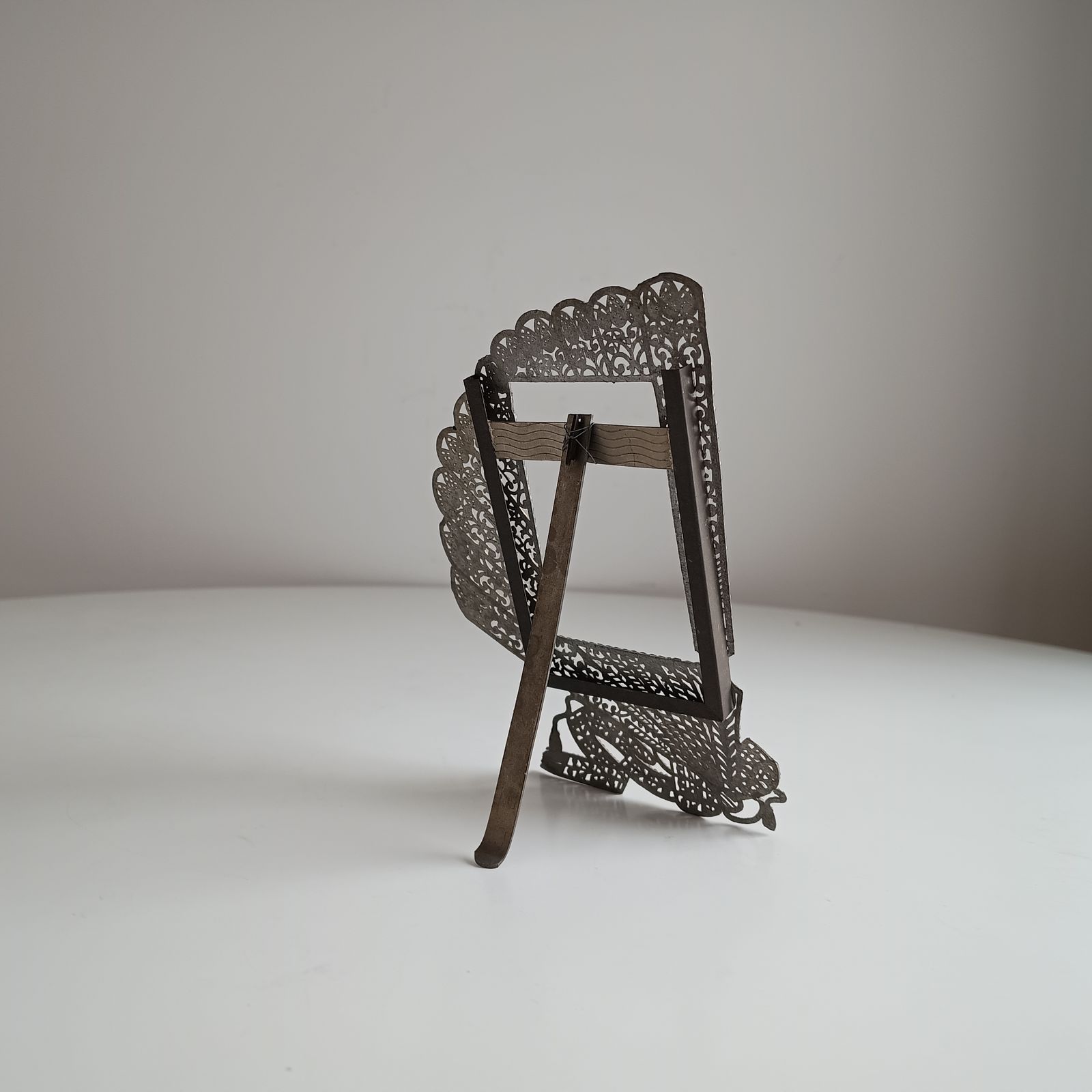 Home Decor Antique Jugendstil Faux Filigree Curtain Shaped Tabletop Easel Stand Photo Frame Impressed Toleware C 1900 photo