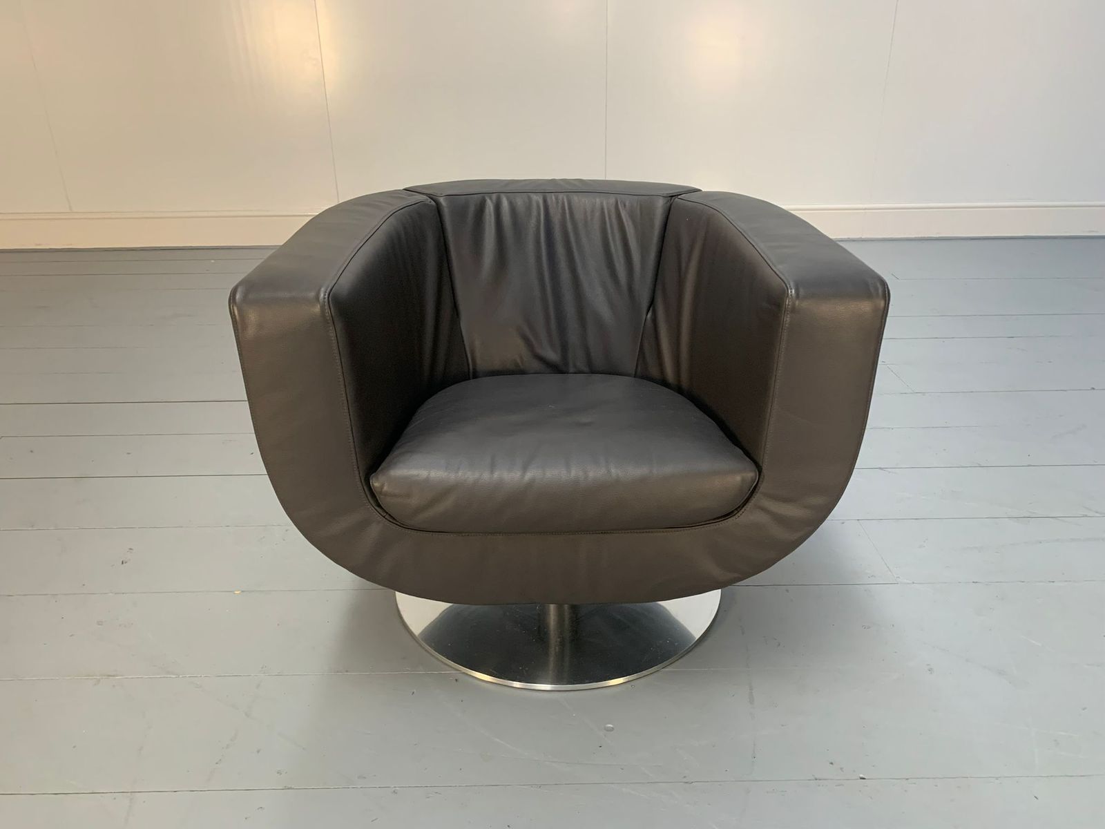 B&B Italia "Tulip" Armchair   In Dark Grey "Gamma" Leather photo furniture