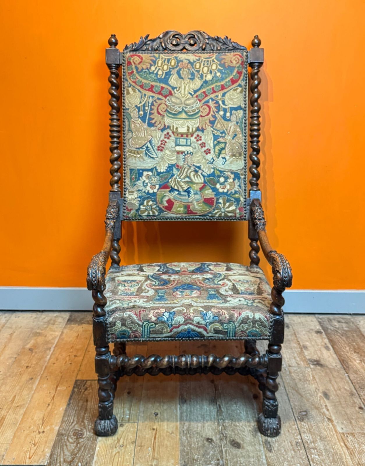 photo vinterior French 17th Century Carved Oak Armchair With Upholstery