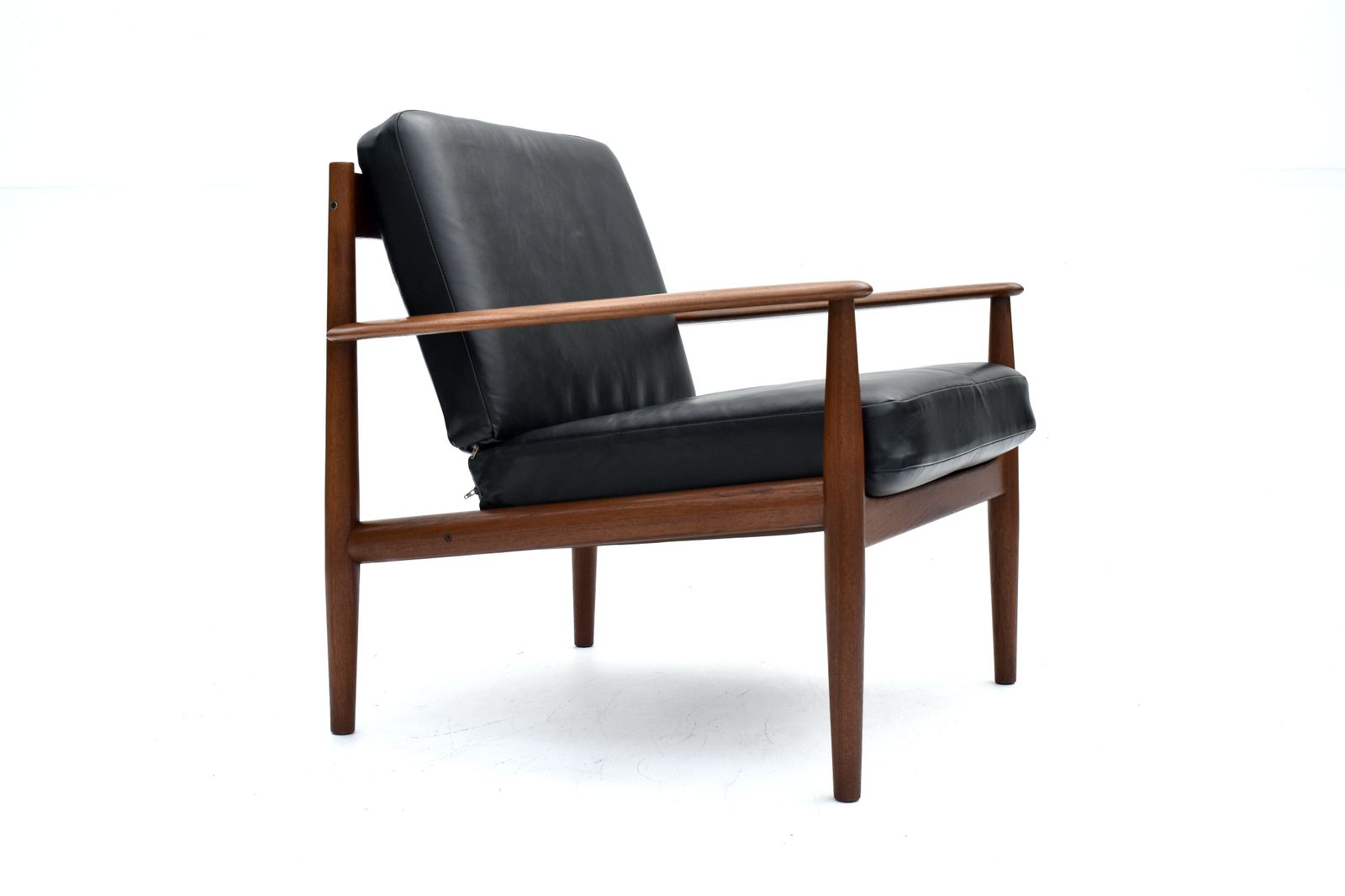 1495.0 Grete Jalk Teak And Leather Lounge Chair photo