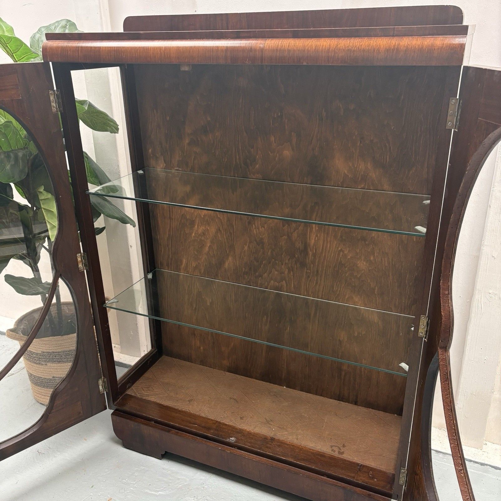 photo vintage Stunning Art Nouveau Dark Walnut Gin Drinks Cabinet 1910 1920s