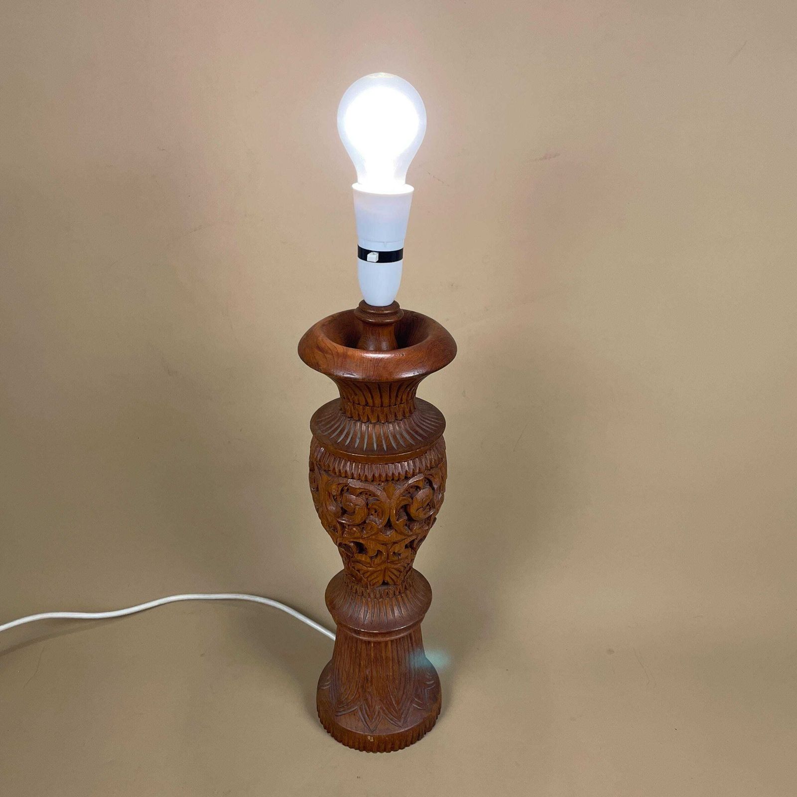 photo furniture Indian Wooden Lamp Light Bedside Side Table Vintage Hand Carved Wood Asian Pattern Brown India Handmade Traditional Antique Classic