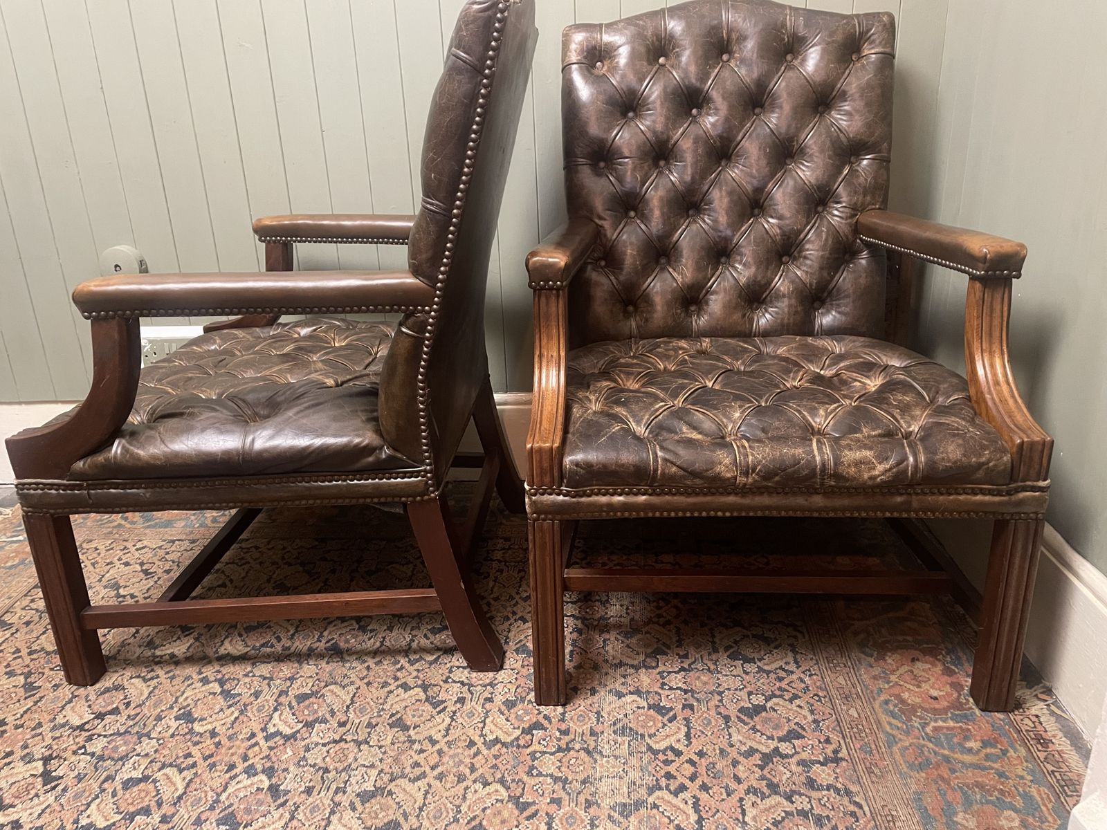 1550.0 Vintage Pair Of Handmade English Leather Chesterfield Gainsborough Armchairs photo