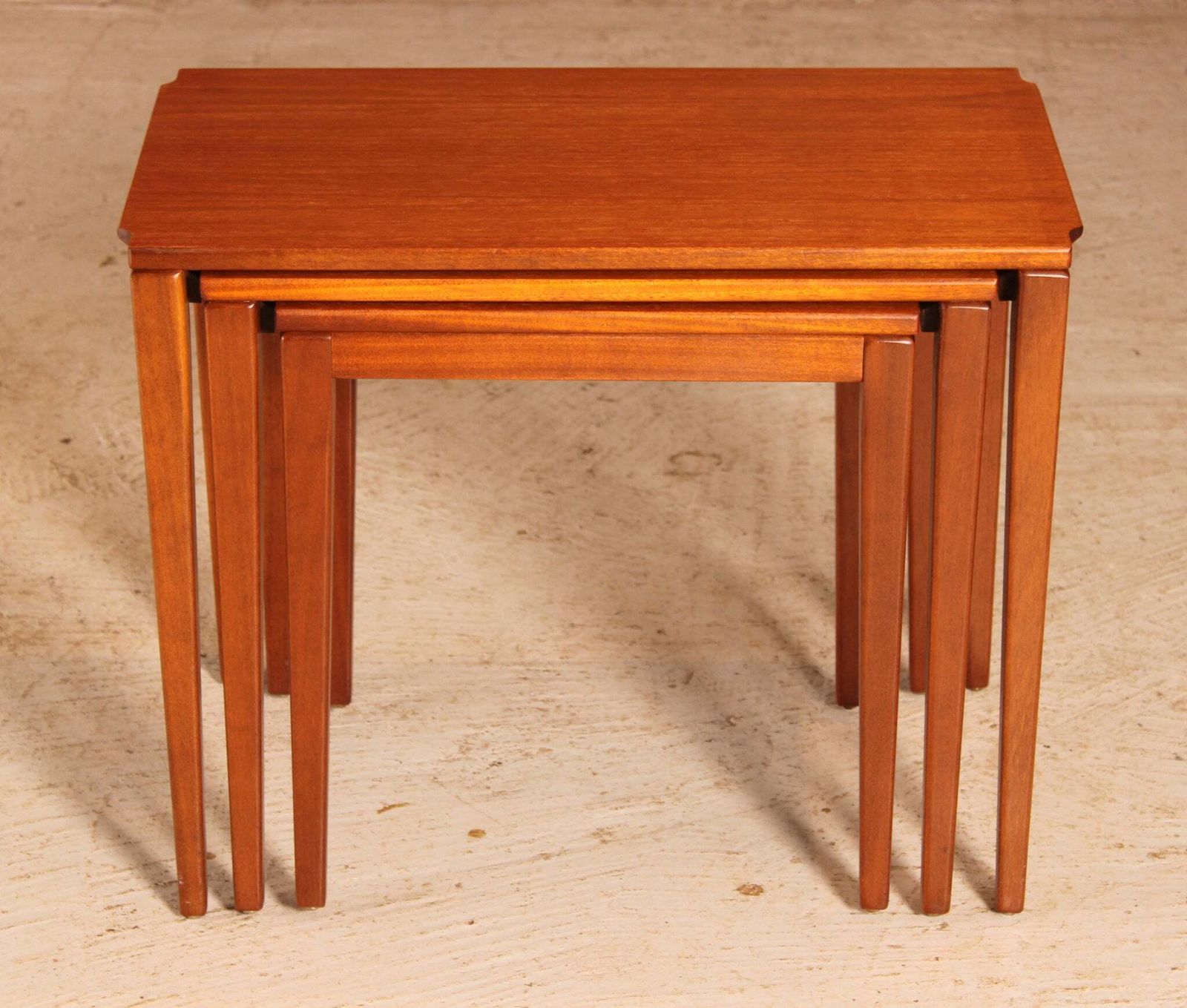 photo vinterior Mid Century Teak Nest Of 3 Tables By Richard Hornby, Circa 1960s