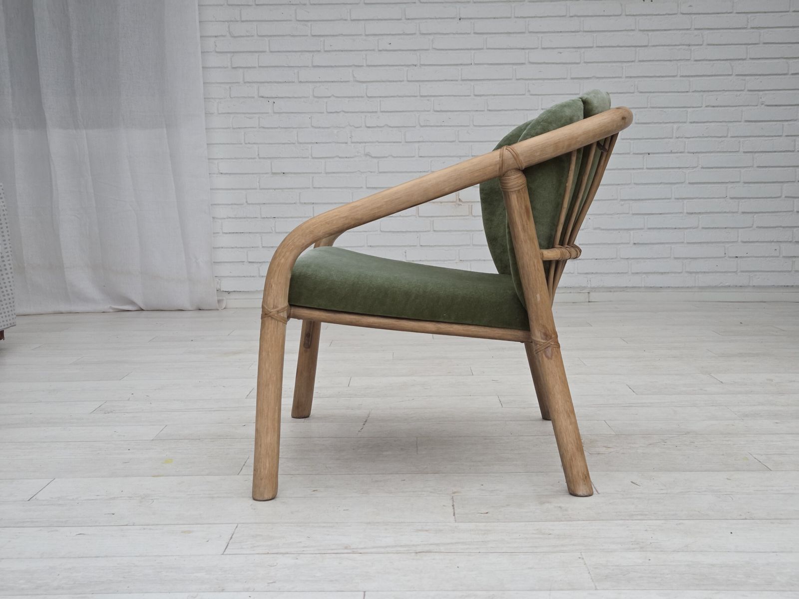 Ca. Jaren 1970, Paar Scandinavische Loungestoelen, Groen Meubelvelours En Rotan. photo buy