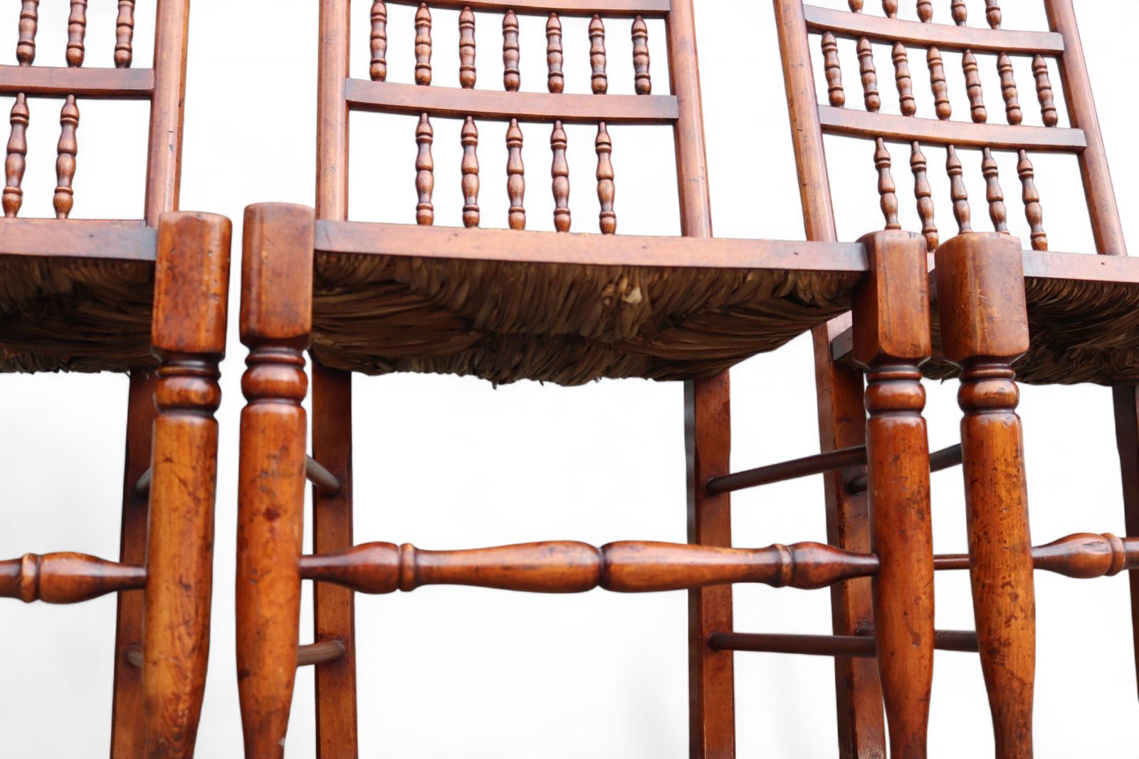 photo vinterior Set Of 8 Antique Lancashire Elm & Ash Rush Seat Spindle Back Dining Chairs