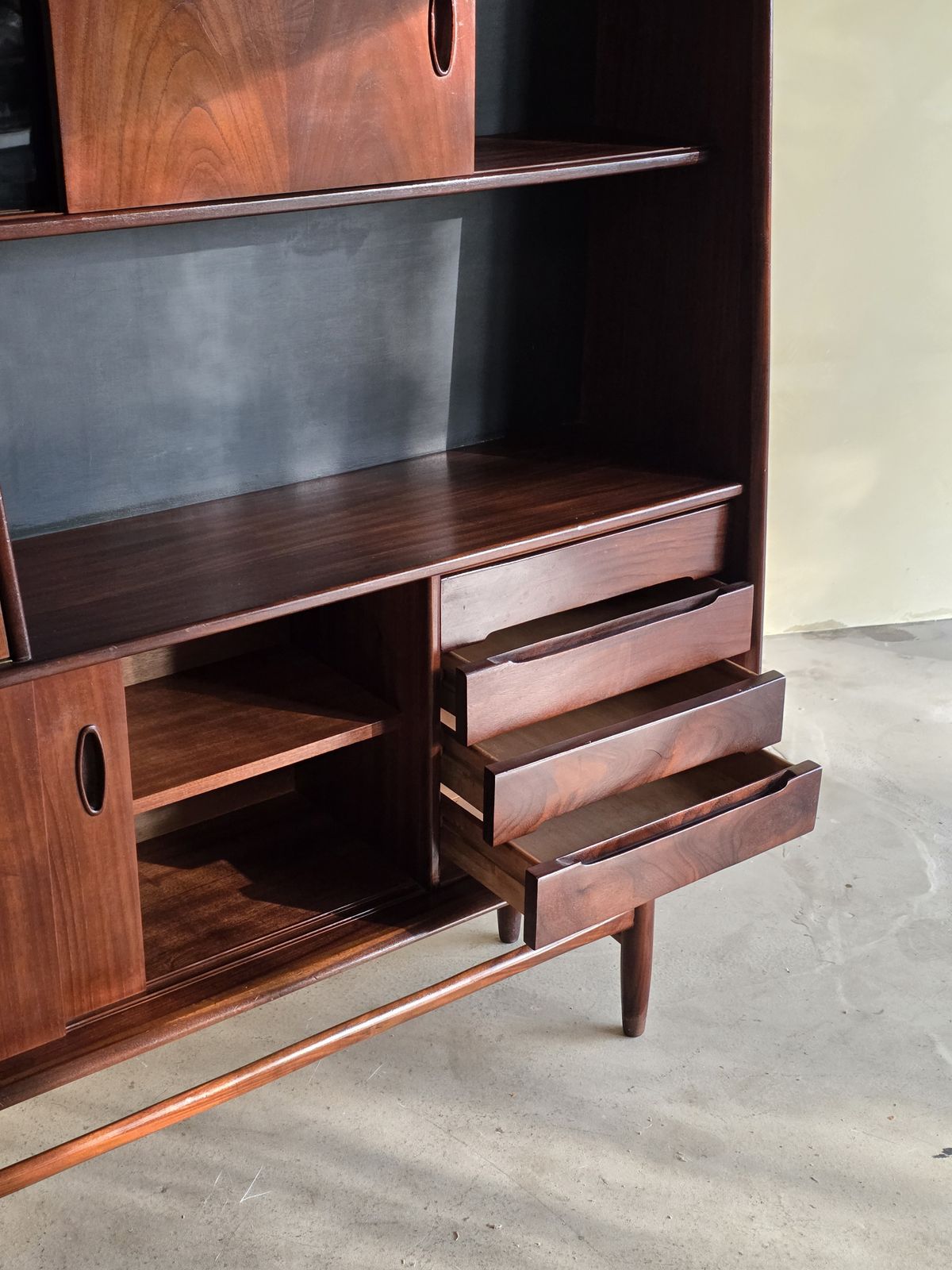 1913.0 Vintage Teakhouten Highboard, Ca. Jaren 1960 photo