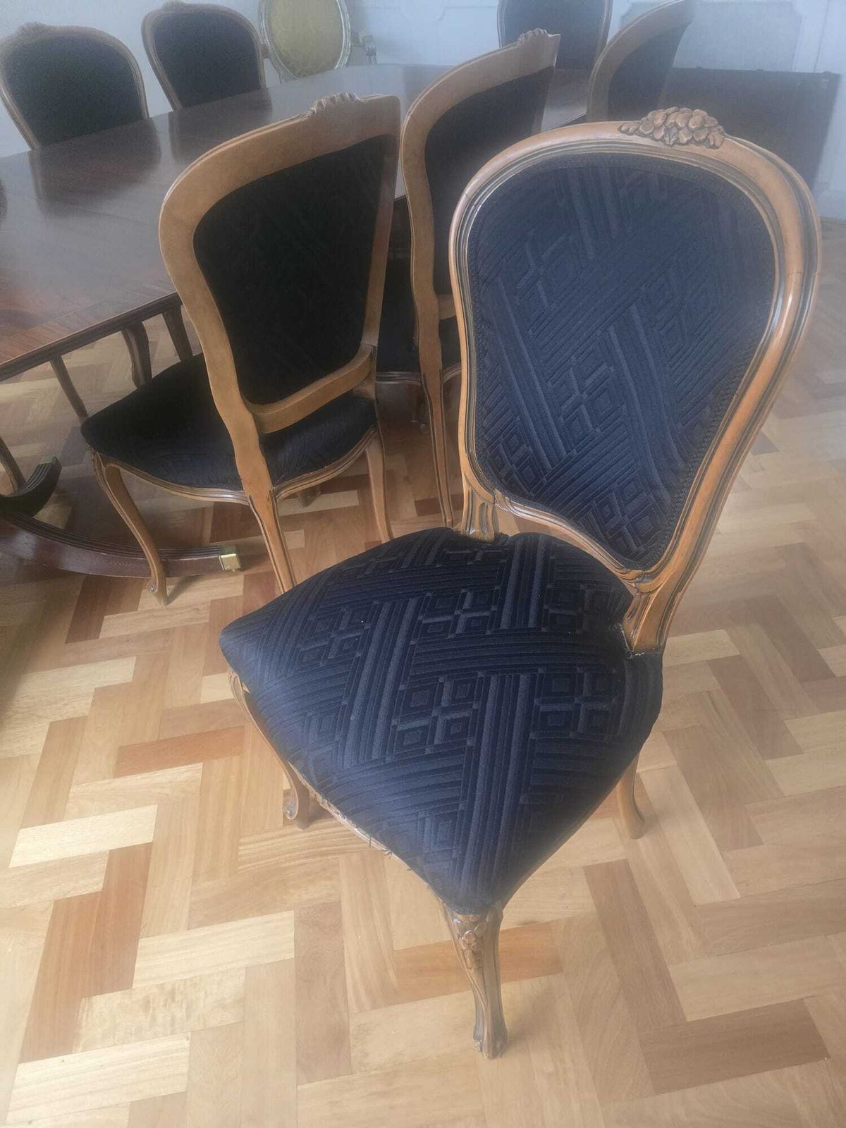 Set 10 Dining Chairs Mahogany And Cushioned Shield Back
