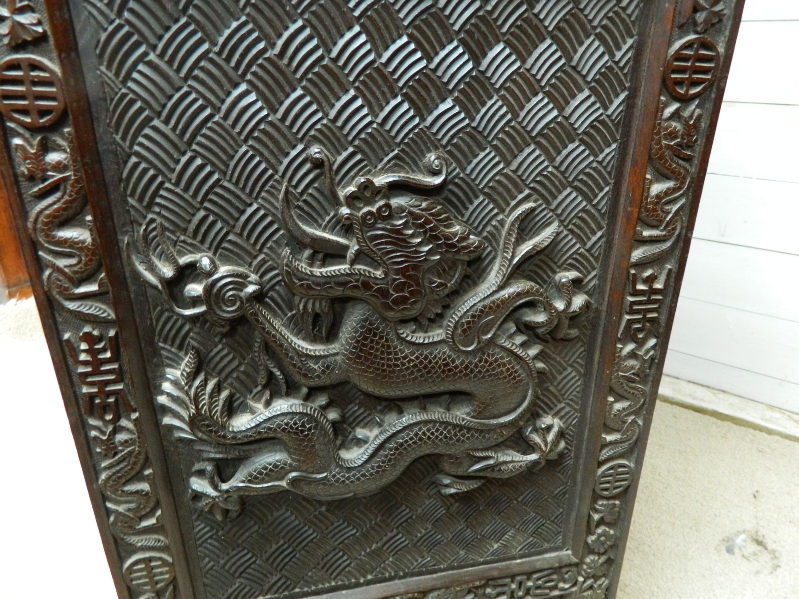 photo vintage Antique Chinese Dragon Carved Bureau