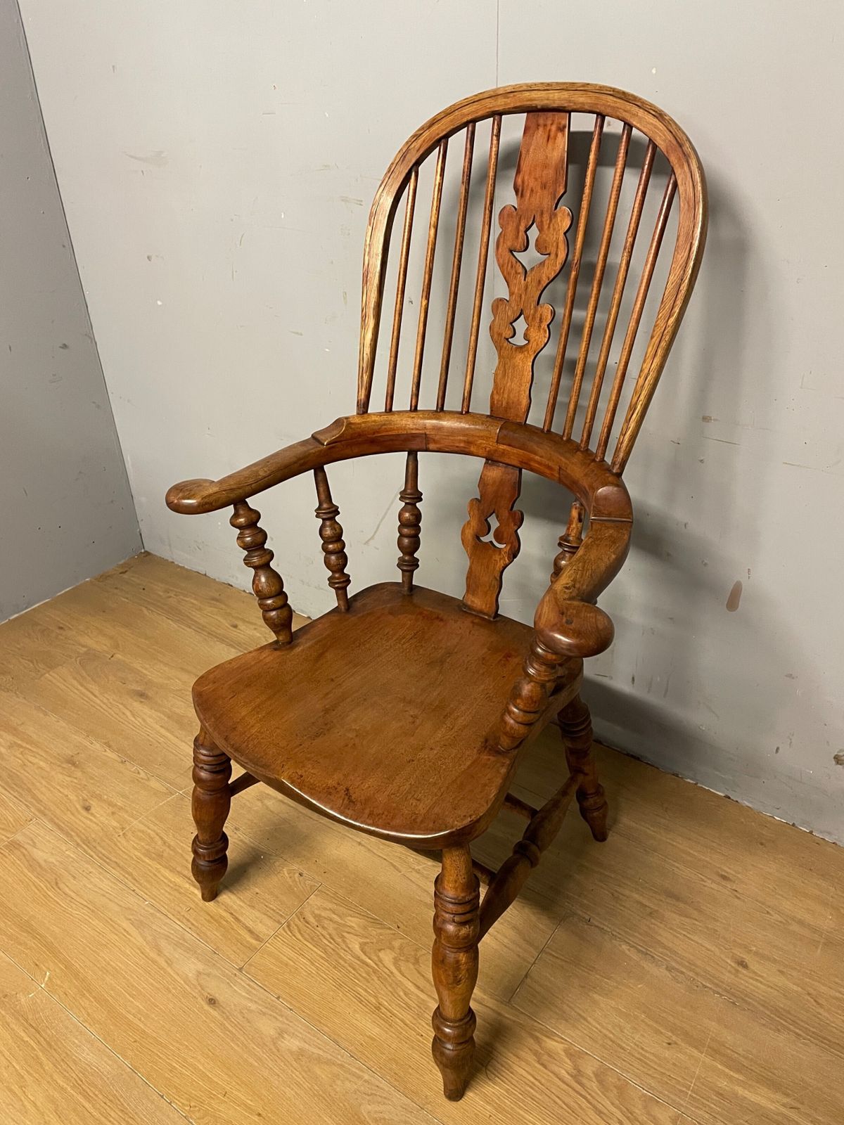 C19th Ash And Elm Windsor Chair In Good Original Condition photo furniture