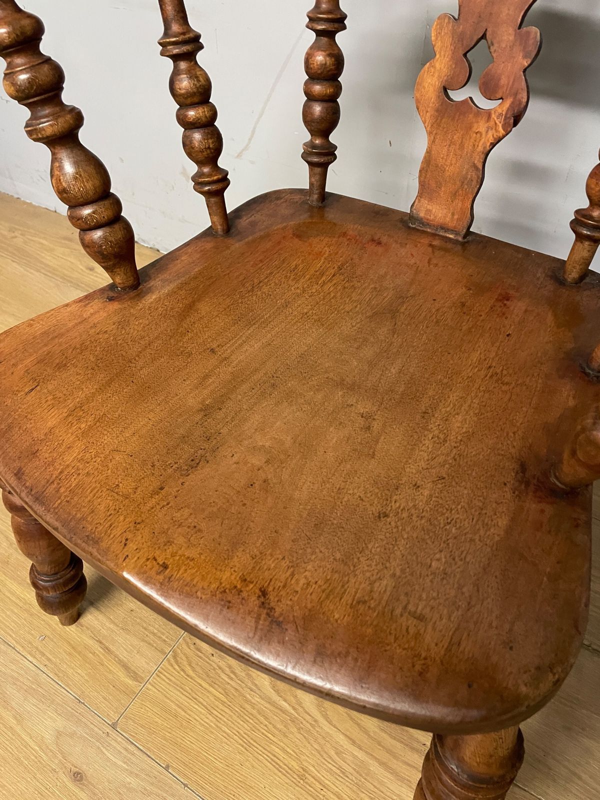 photo furniture C19th Ash And Elm Windsor Chair In Good Original Condition