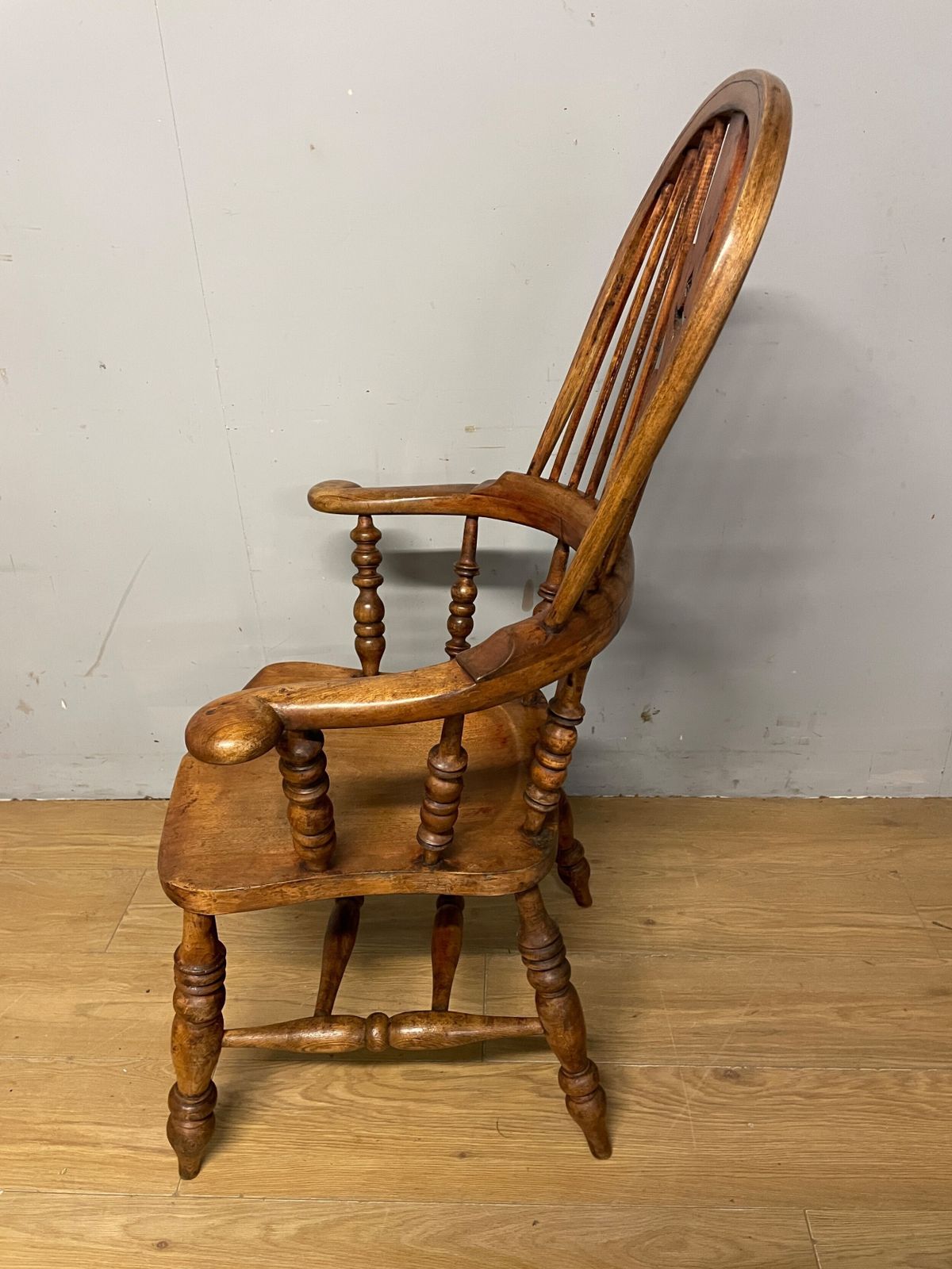 Furniture C19th Ash And Elm Windsor Chair In Good Original Condition photo