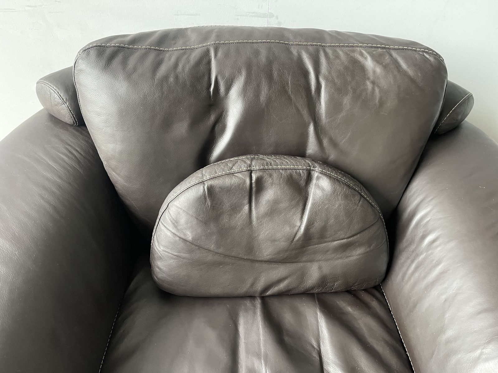 650.0 Ambiente Italian Leather 2 Seater Sofa Armchair Pouffe Footrest Set photo
