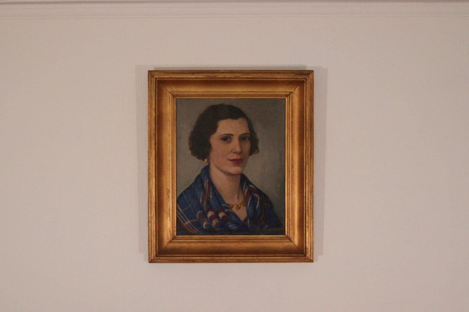 Original Swedish Oil On Panel – “Portrait Of Lilly Lundberg” By Maj Jerndahl – Vintage & Framed – 57.5 × 49.5 Cm (22.6" × 19.5") photo vintage