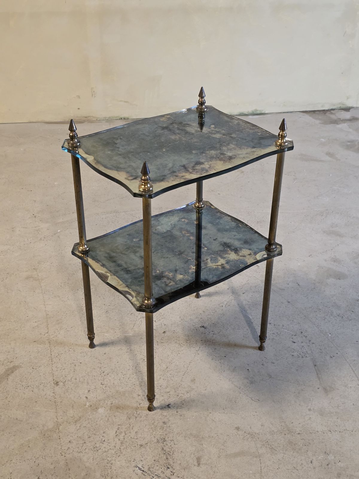 Bijzettafel Van Messing En Matglas