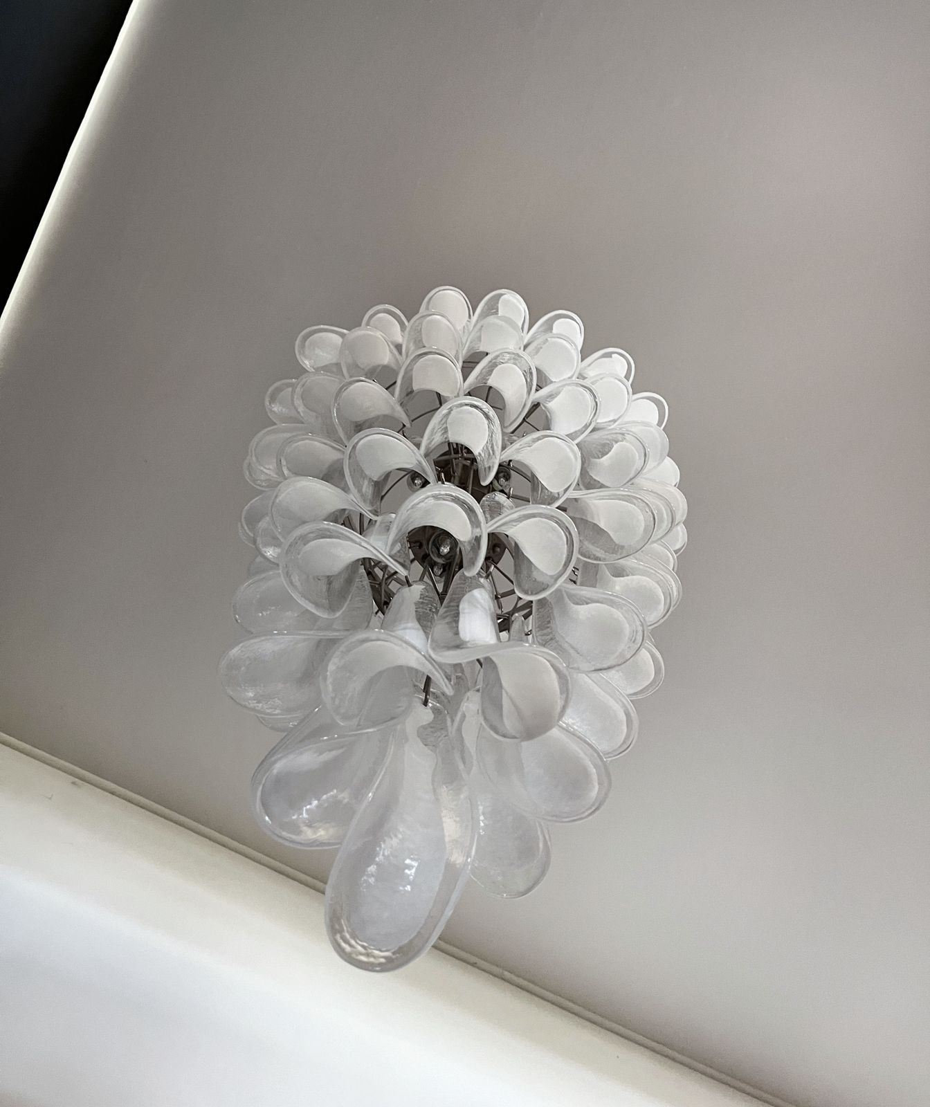 Huge Italian Murano Glass Spiral Chandelier   83 White Glass Petals photo 2070.0