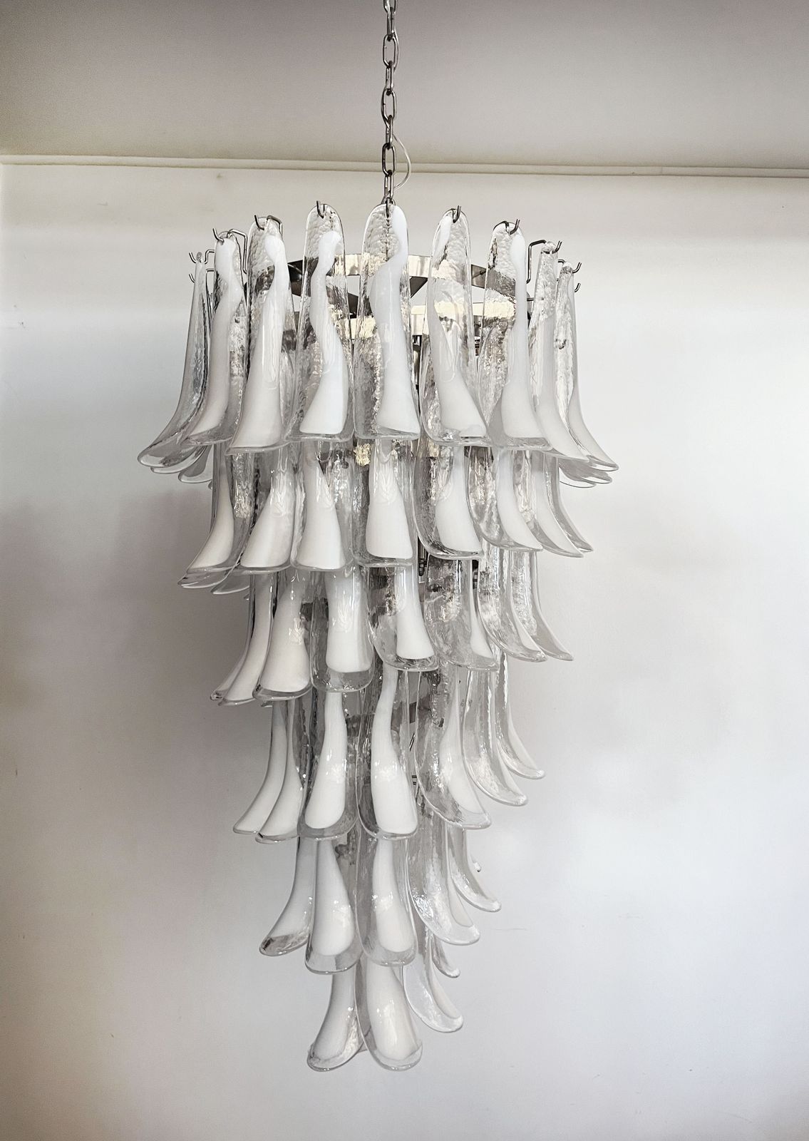photo furniture Huge Italian Murano Glass Spiral Chandelier   83 White Glass Petals