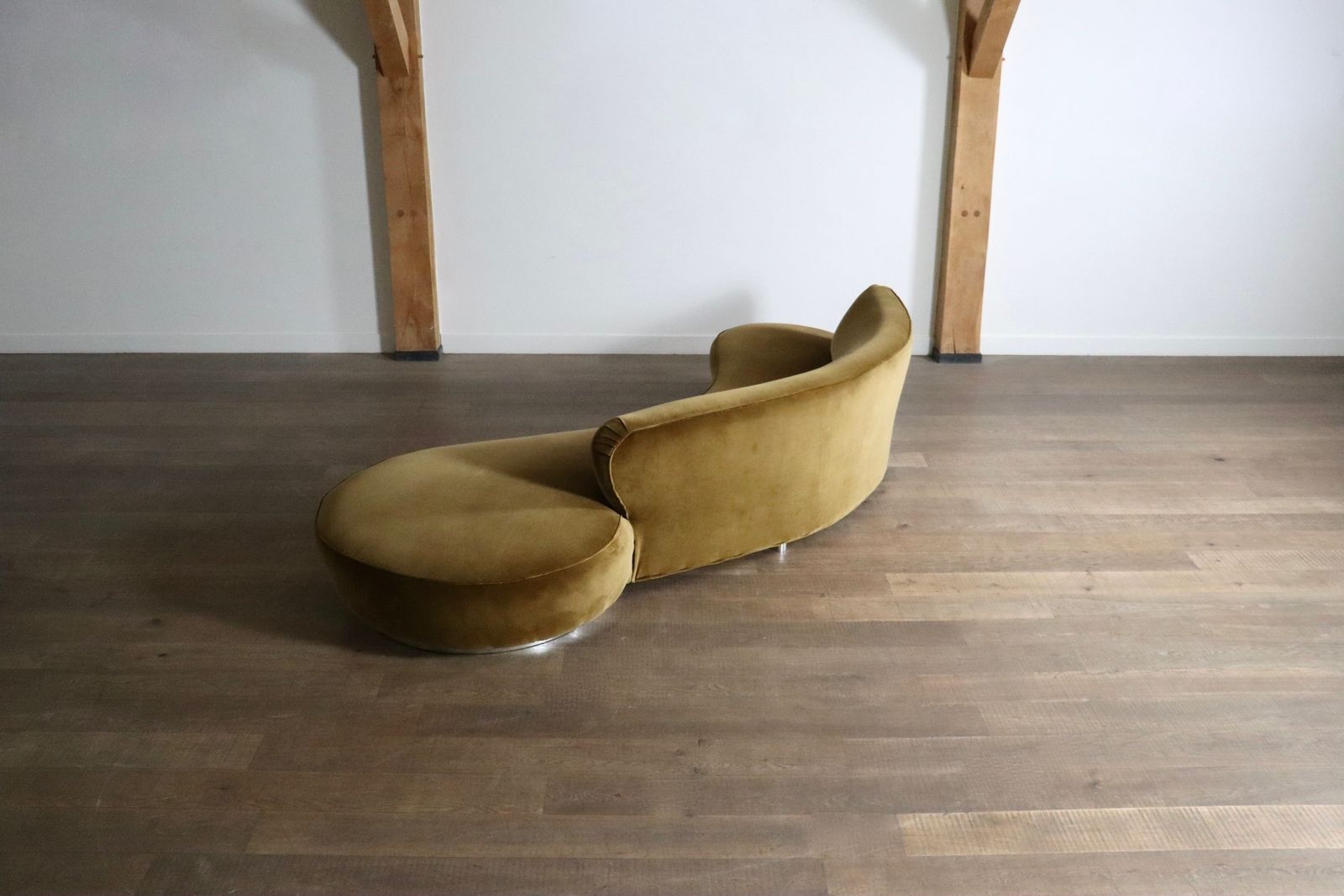 photo buy Vladimir Kagan Serpentine Sofa In Velvet For Directional USA 1999