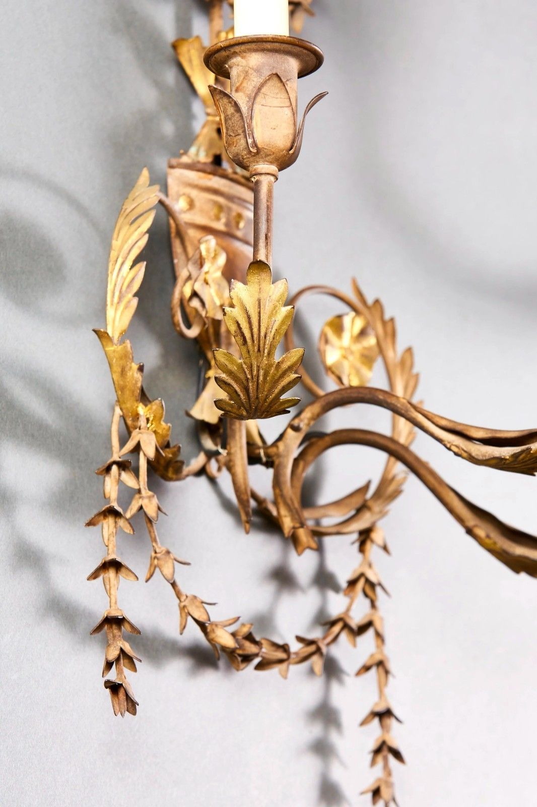 A Pair Of 20th Century Italian Painted And Gilt Tole Wall Lights photo Lighting