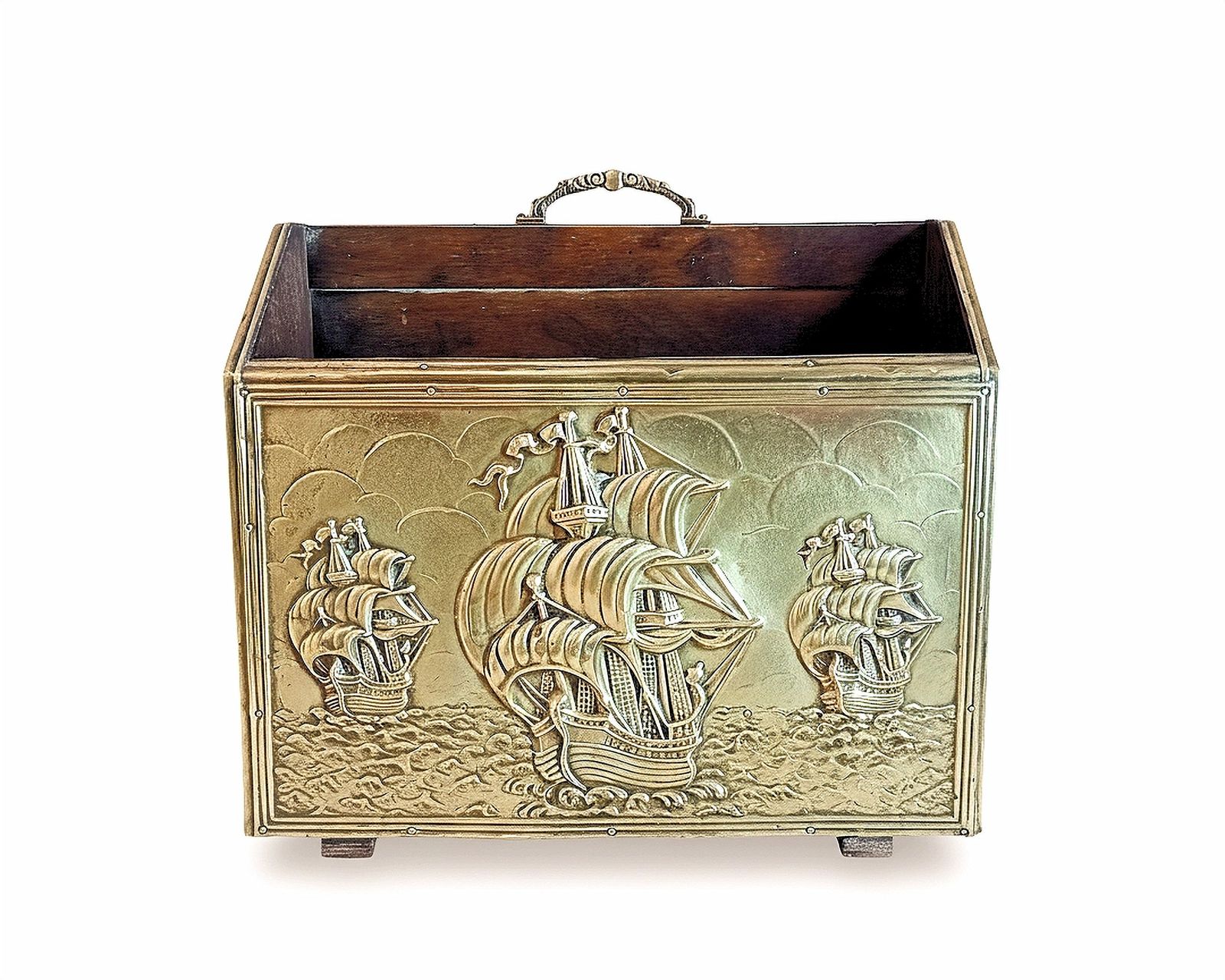 Free Standing Embossed / Hammered Brass Cutty Shark Sailing Magazine Rack photo vintage