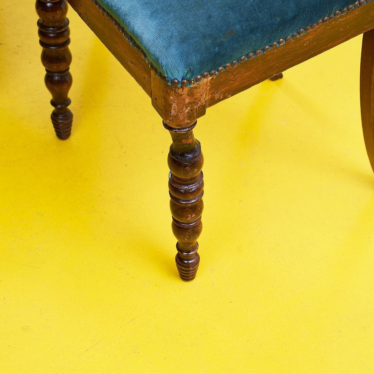 Set Of Wooden Chairs With Green Seat – 4 Pieces photo vinterior