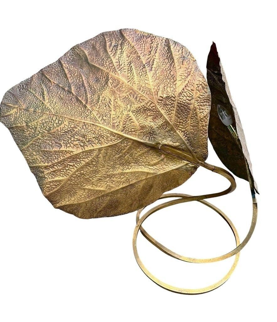 photo vintage A Large Italian 1970s Double Brass "Rhubarb Leaf" Table Lamp By Tommaso Barbi