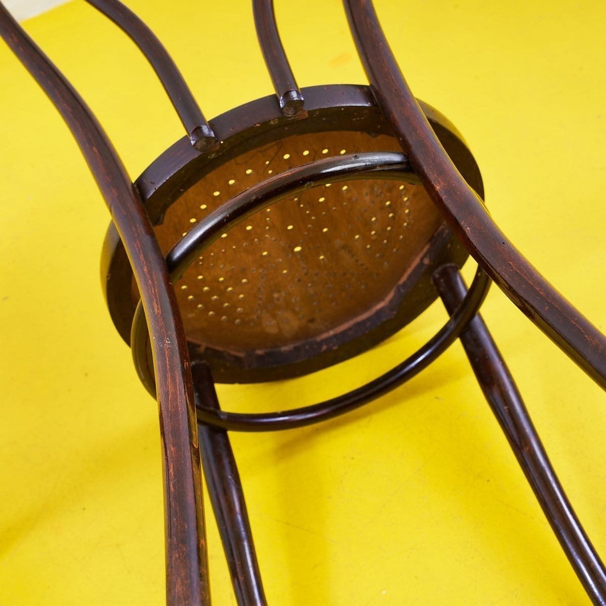 photo furniture Pair Of Early 1900s Curved Wood Chairs
