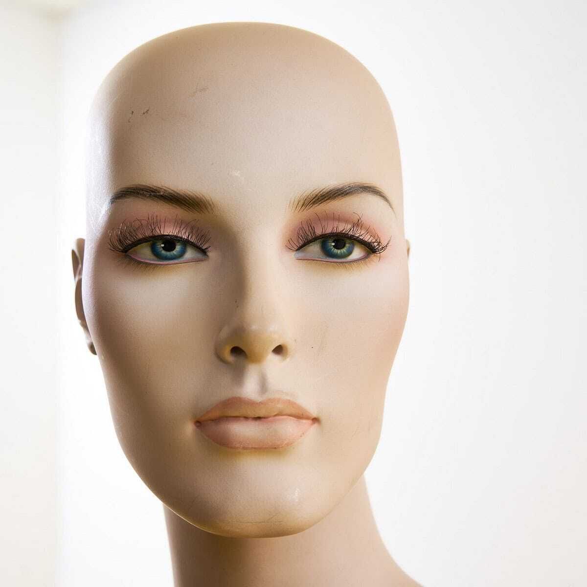 Elegant Vintage Design Mannequin photo vinterior