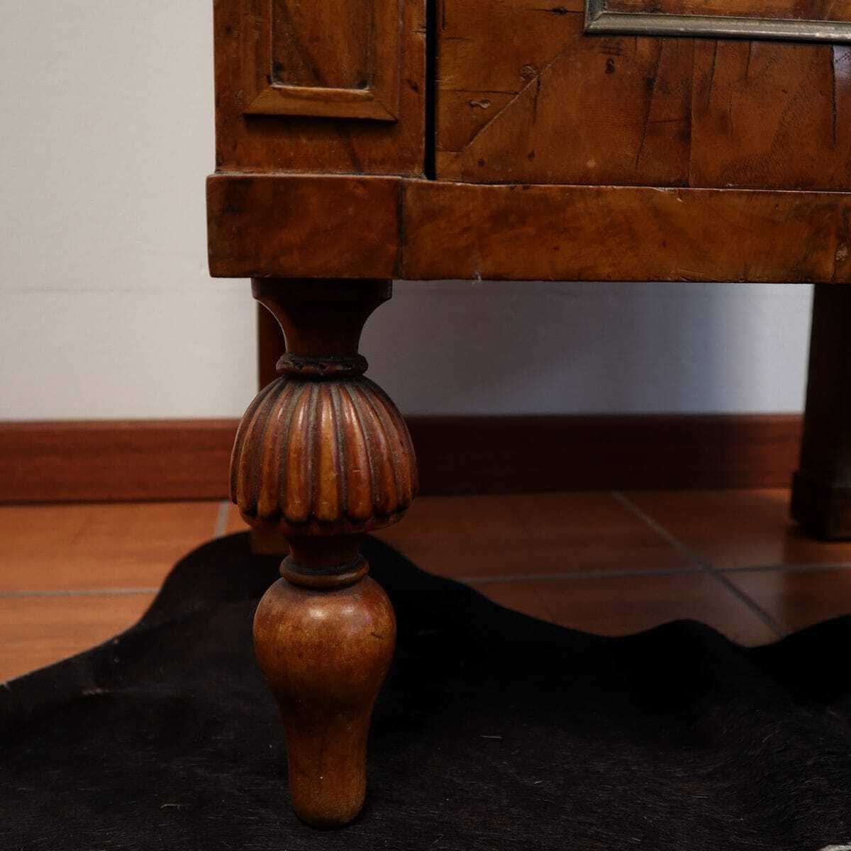 Elegant Antiek Houten Dressoir photo vinterior