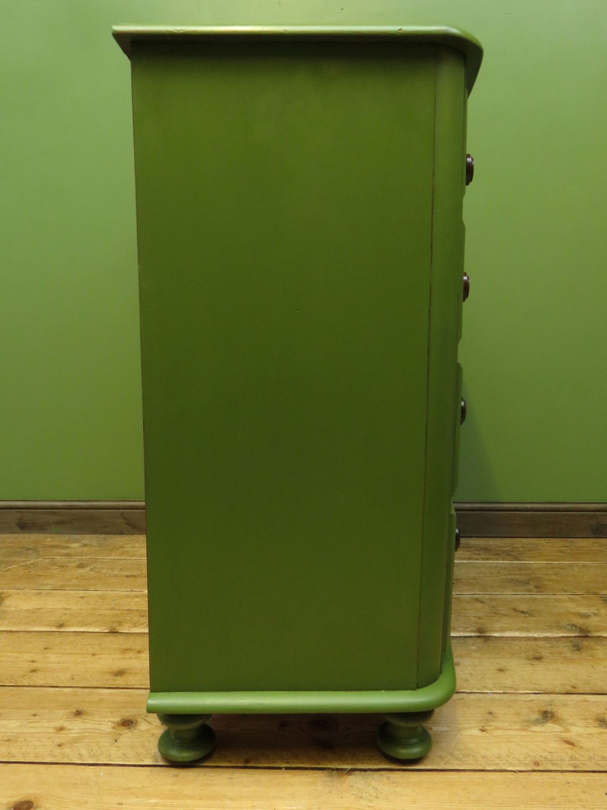 595.0 Antique Green Bow Chest Of Drawers photo