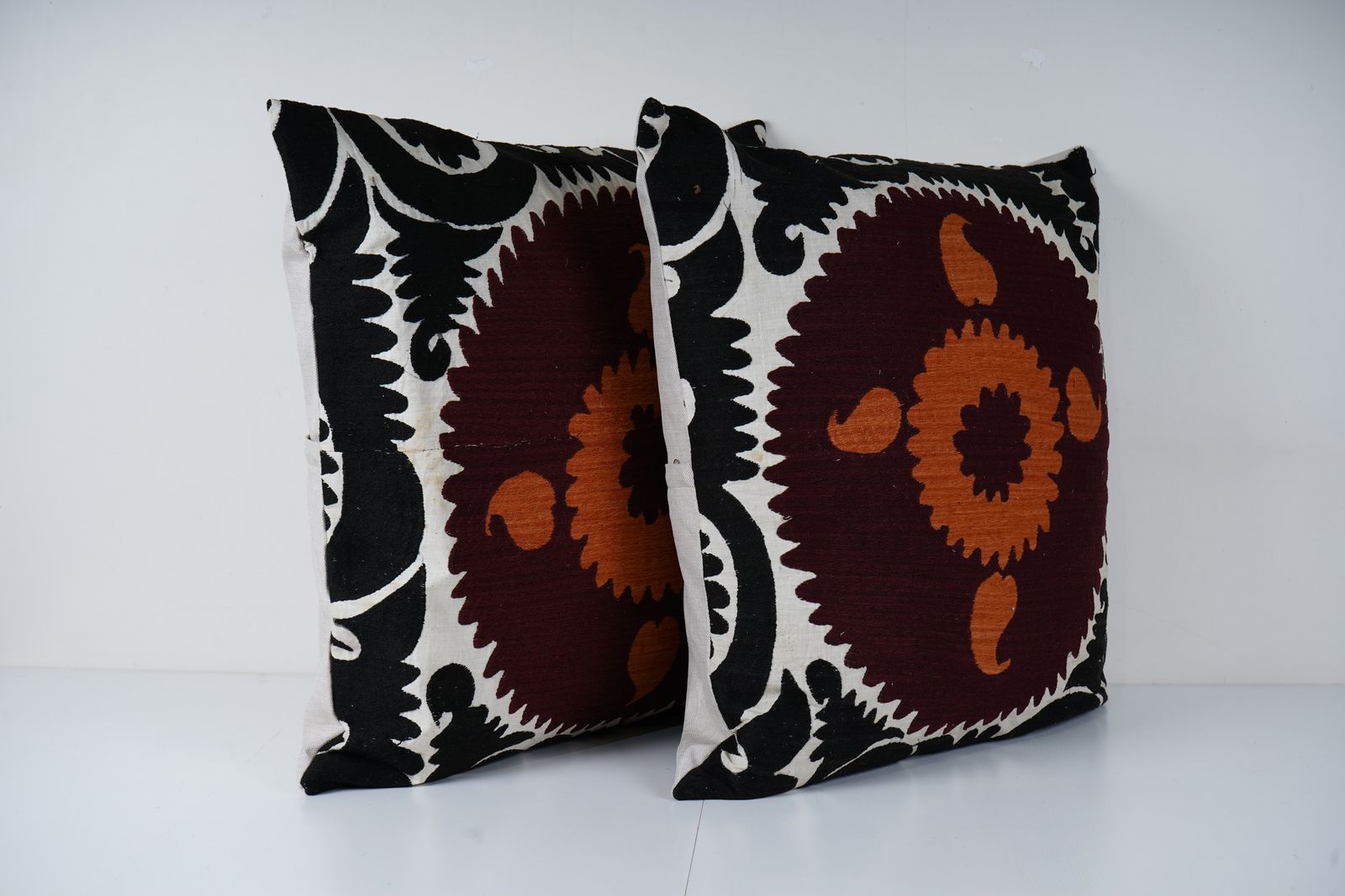 Large Black Suzani Pillow Cover, Handmade Ethnic Cushion, Boho Embroidered Decorative Pillow Cover photo Textiles