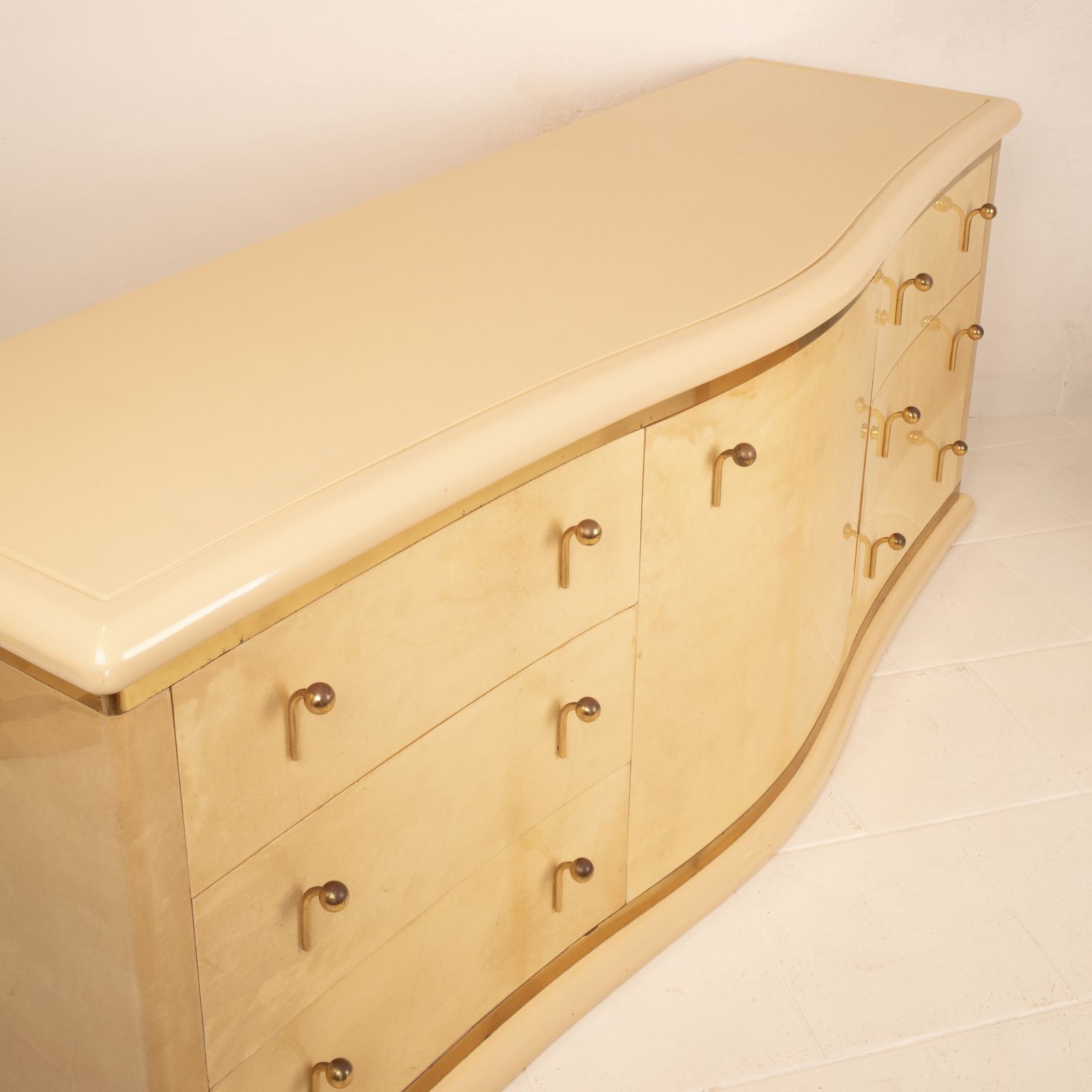 photo buy Curved Parchment Cabinet "Neptune" By Luciano Frigerio For Frigerio Di Desio