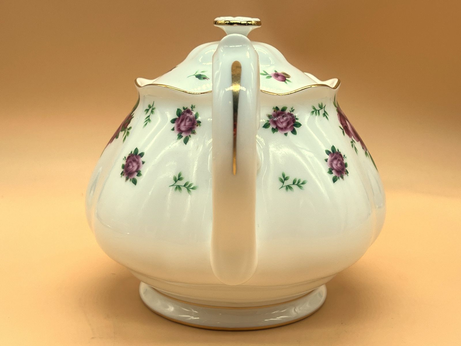 Large Royal Albert China New Country Roses Design 2.2 Pint Capacity Teapot. photo 125.0