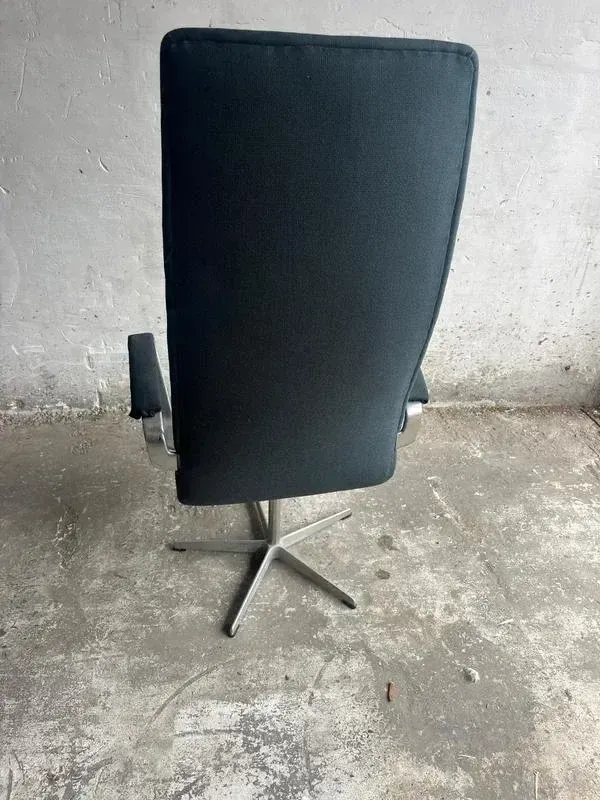 Vintage Oxford High Back Swivel Chair By Arne Jacobsen For Fritz Hansen, 1970s photo furniture