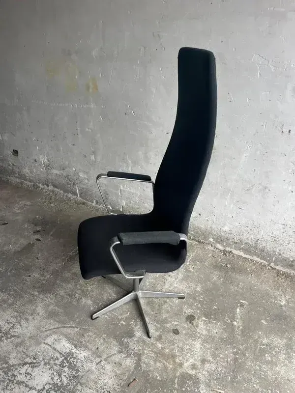 Vintage Oxford High Back Swivel Chair By Arne Jacobsen For Fritz Hansen, 1970s photo for sale
