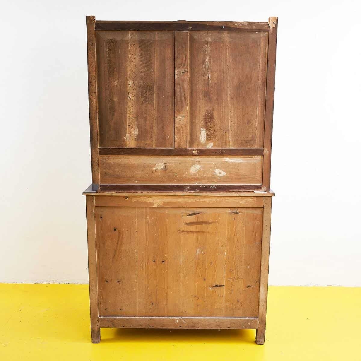 photo vinterior Vintage Wooden Sideboard With Showcases