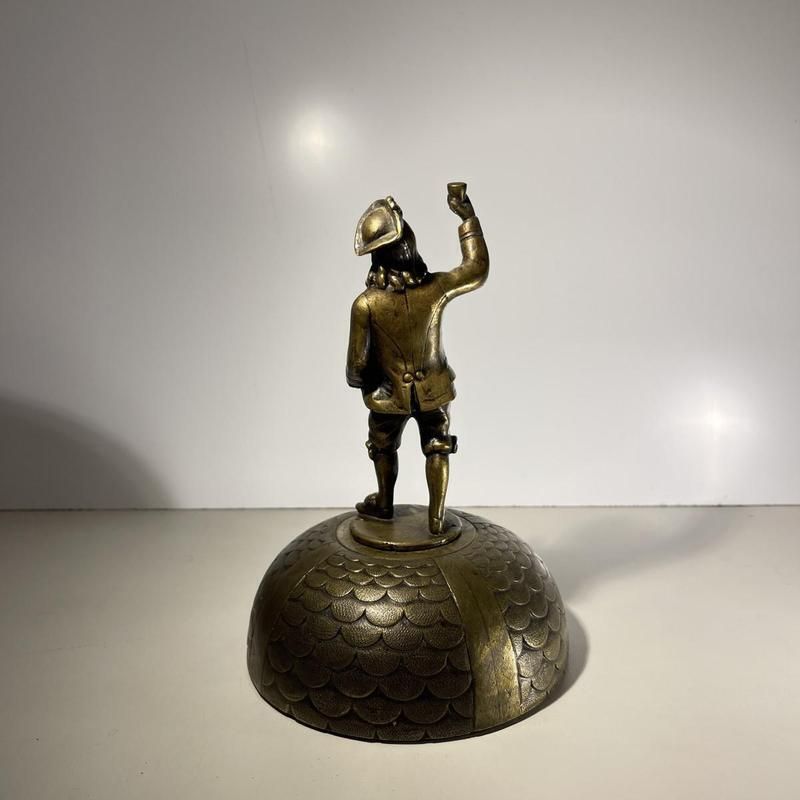 611.0 Bureaubel Met Figurine In Brons Met Eikelvorming Klokkenspel, 19e Eeuw photo