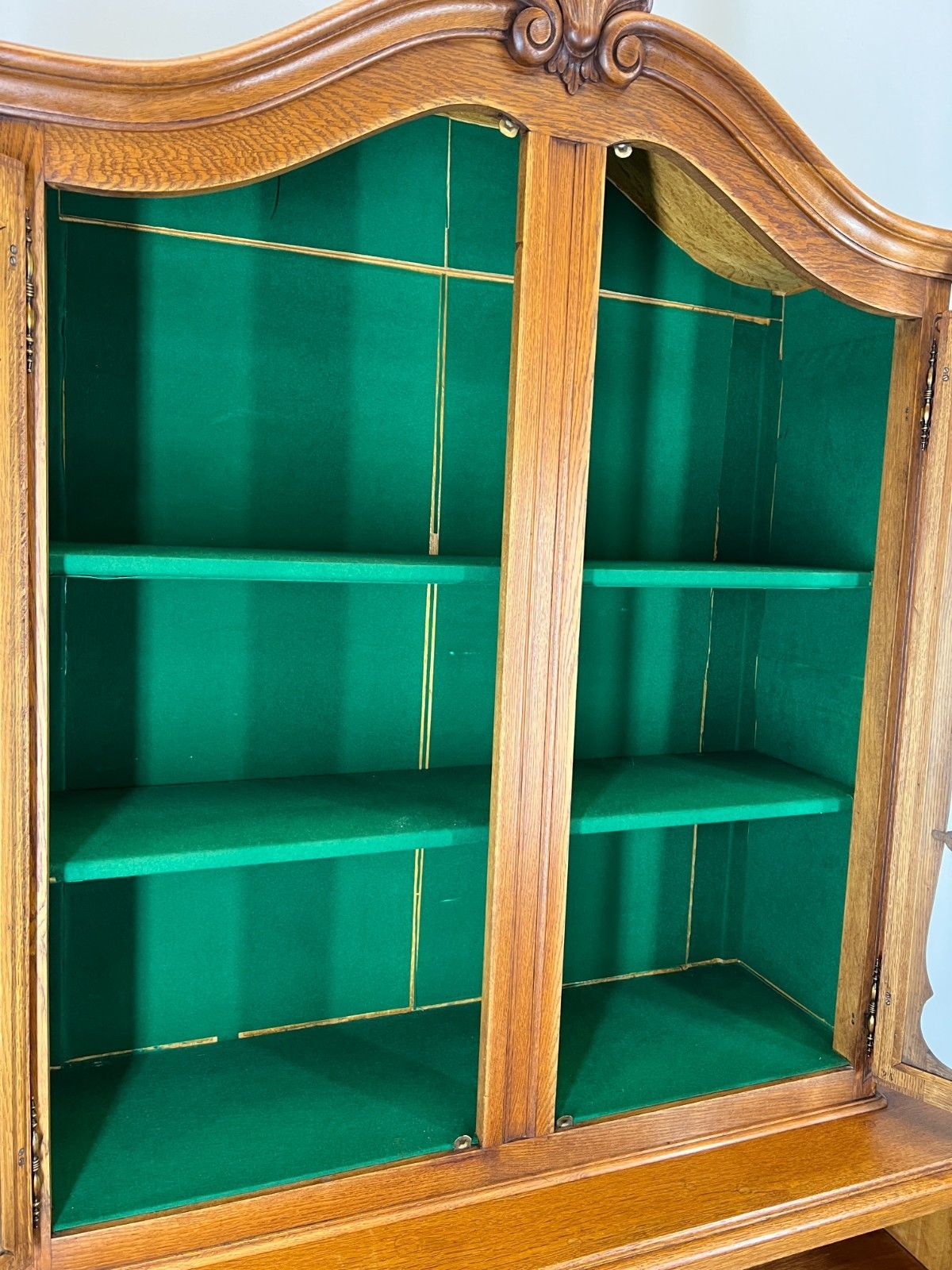 photo vinterior Bookcase Vintage French Louis XIV Style Oak Display Cabinet Sideboard Lot 4477
