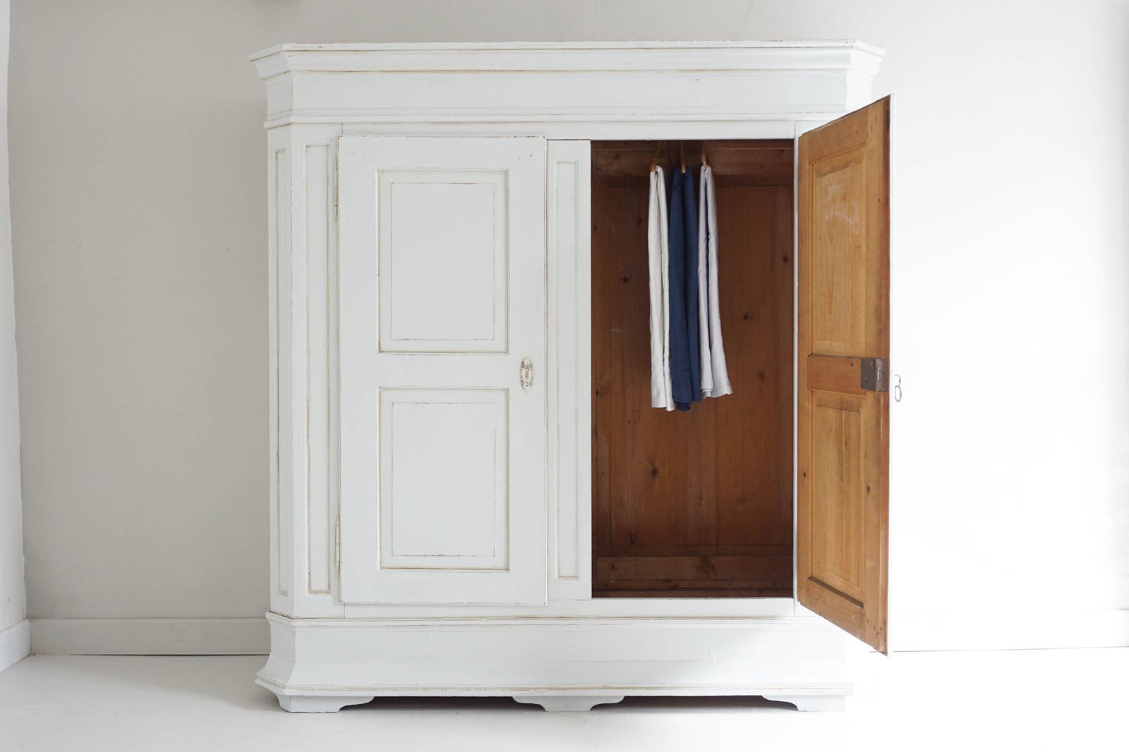 Large Antique Continental Wardrobe (Knockdown) photo for sale