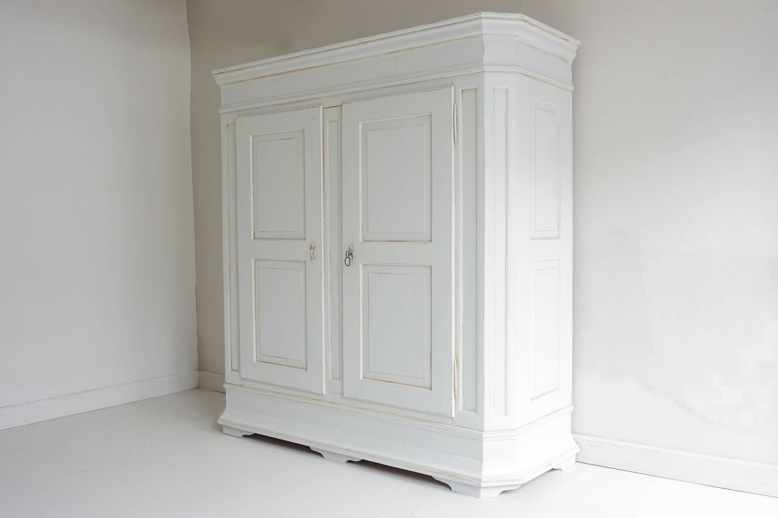 Large Antique Continental Wardrobe (Knockdown) photo Furniture