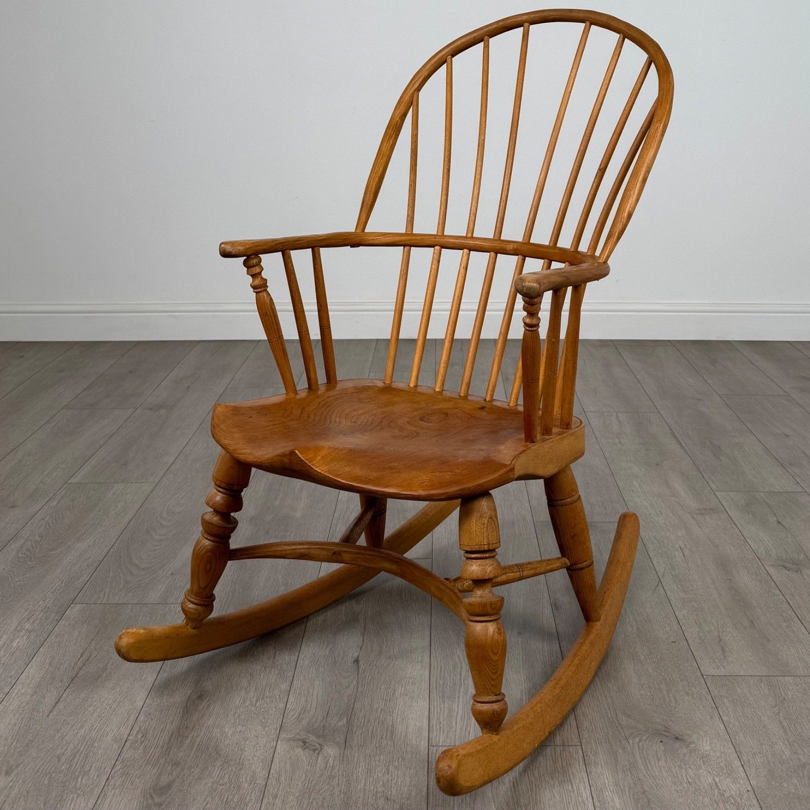 Antique 20th Century Fine Quality Rocking Chair In Ash