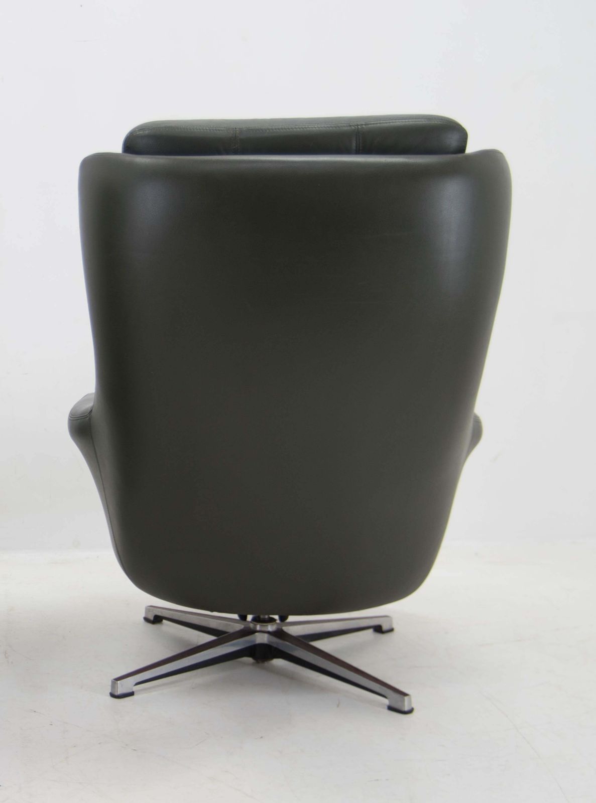 Midcentury Swivel Rocking Armchair, Peem, Finland, 1970s photo 768.0