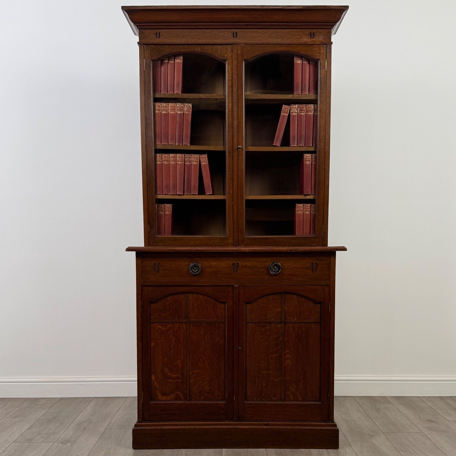 Antique 20th Century Fine Quality Arts & Crafts Bookcase In Oak